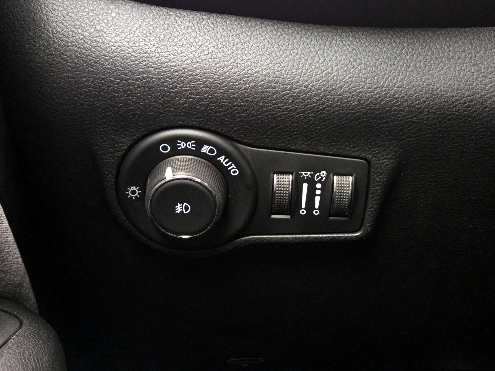 Thumbnail: 2022 Jeep Compass - 13