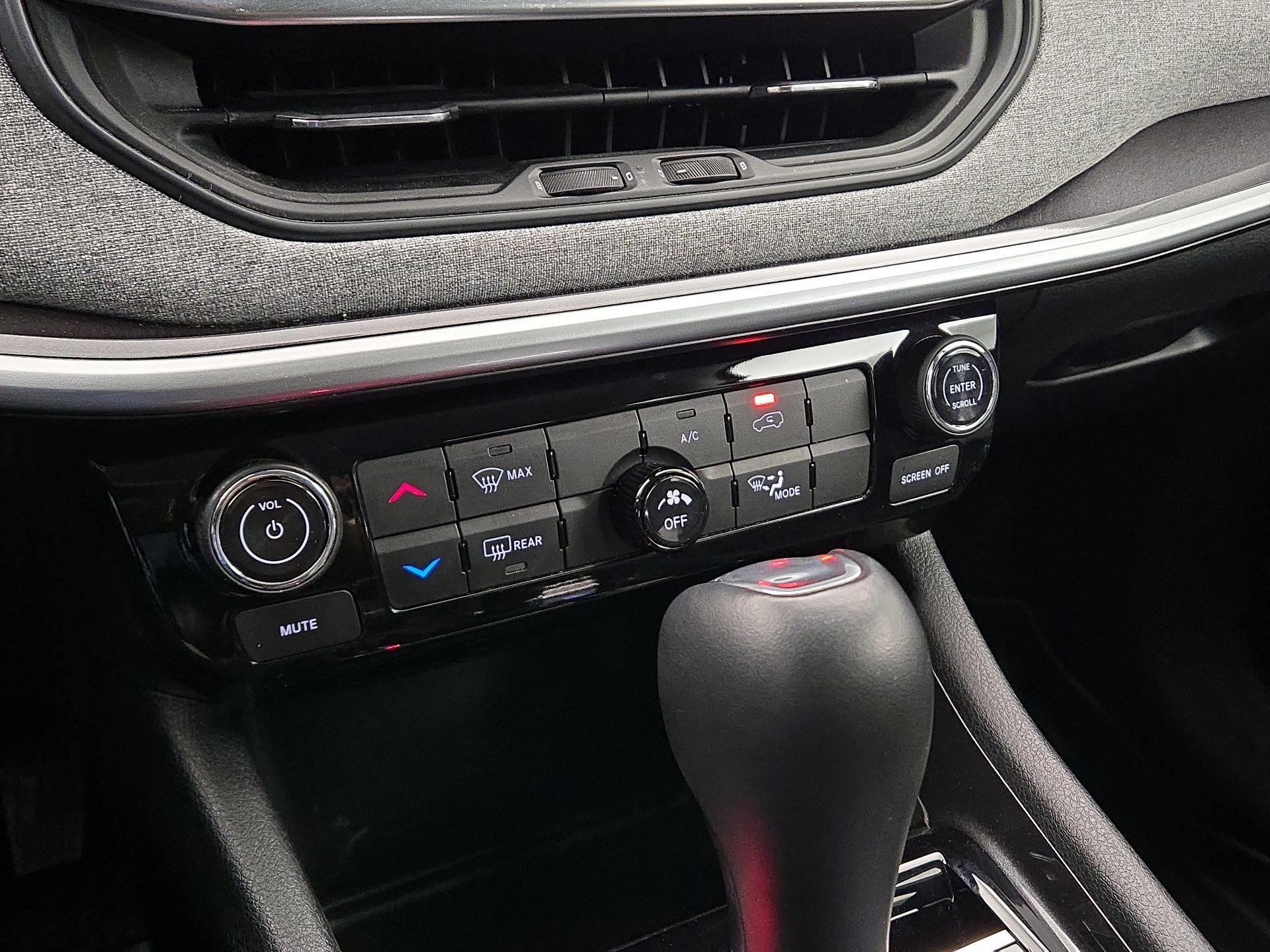 Thumbnail: 2022 Jeep Compass - 16