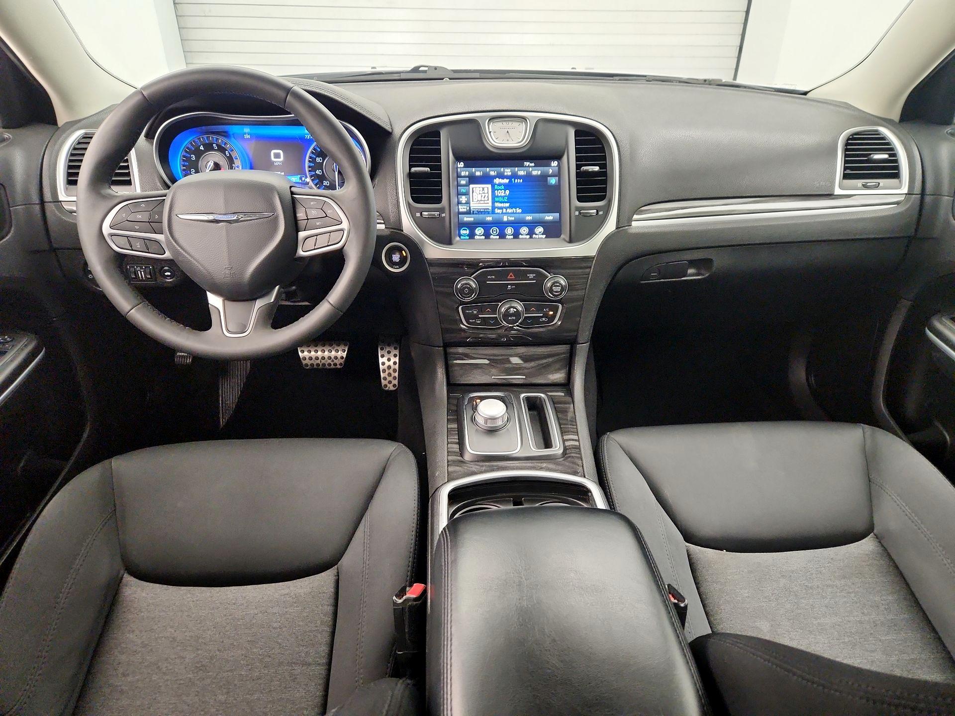 Thumbnail: 2022 Chrysler 300 - 9