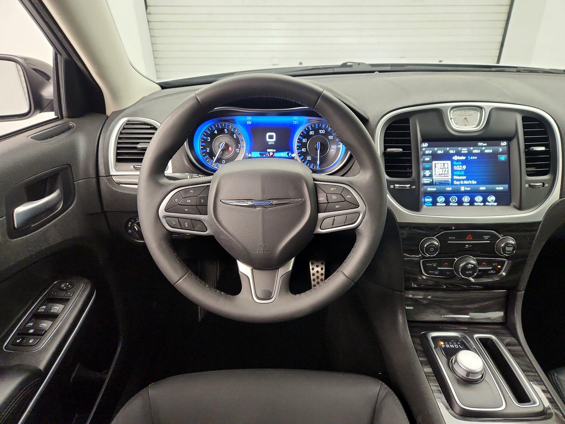 Thumbnail: 2022 Chrysler 300 - 10