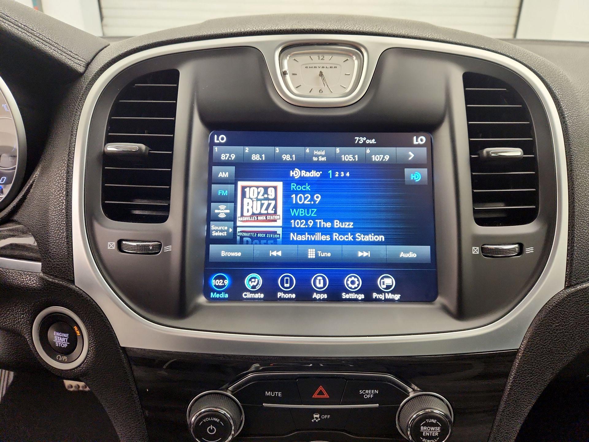 Thumbnail: 2022 Chrysler 300 - 15