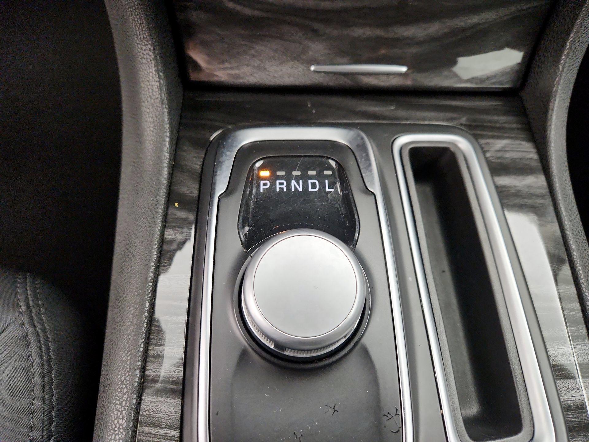 Thumbnail: 2022 Chrysler 300 - 17