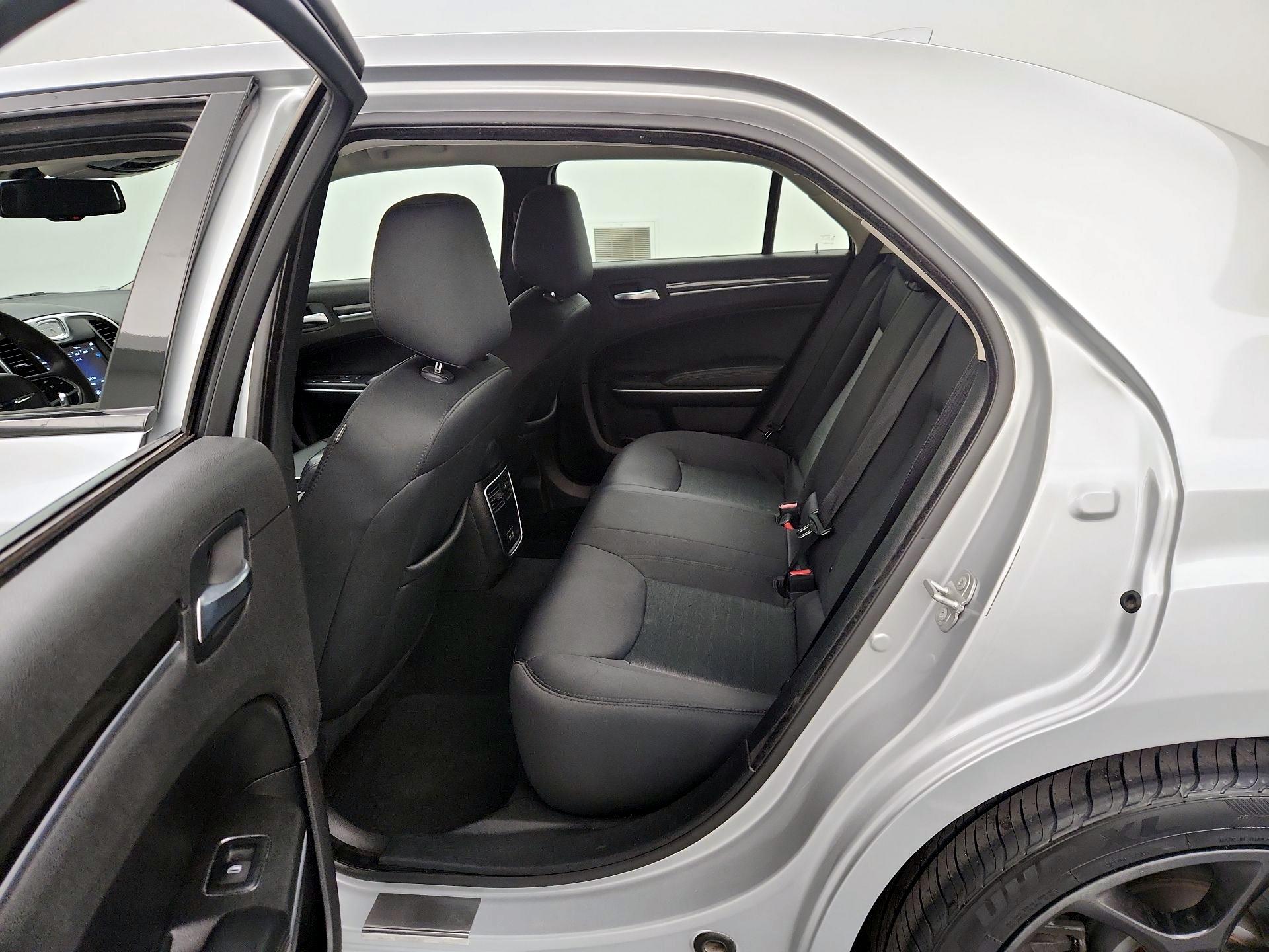 Thumbnail: 2022 Chrysler 300 - 19