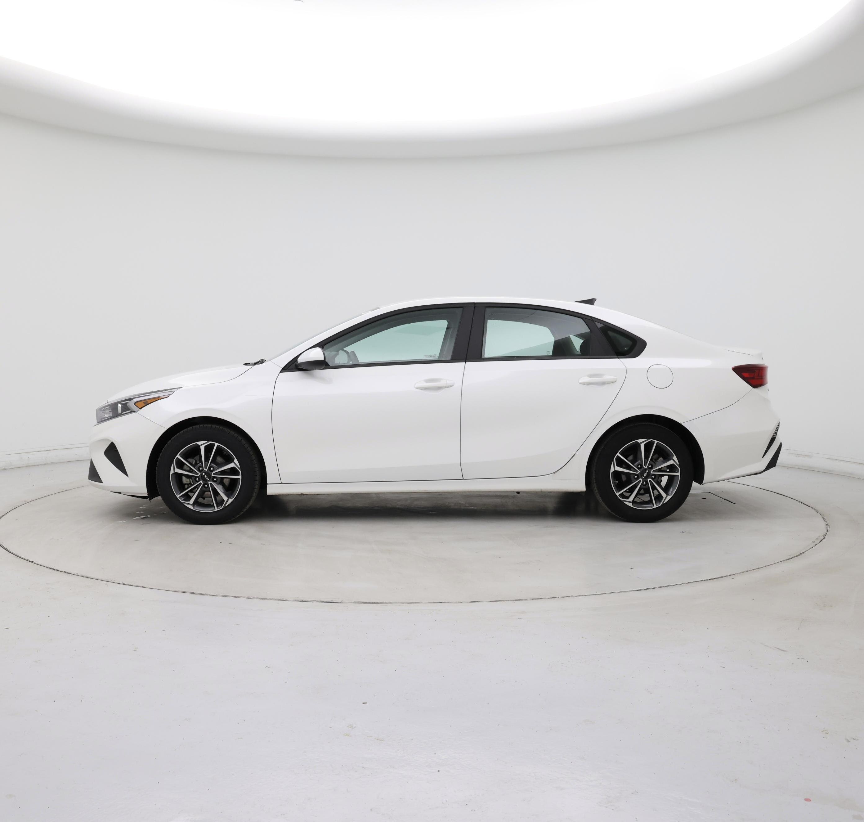 Thumbnail: 2024 Kia Forte - 3