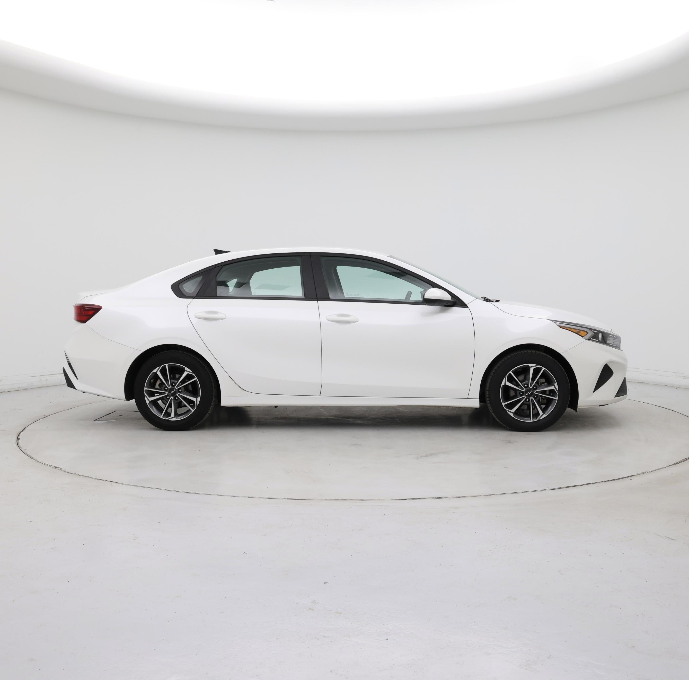 Thumbnail: 2024 Kia Forte - 7