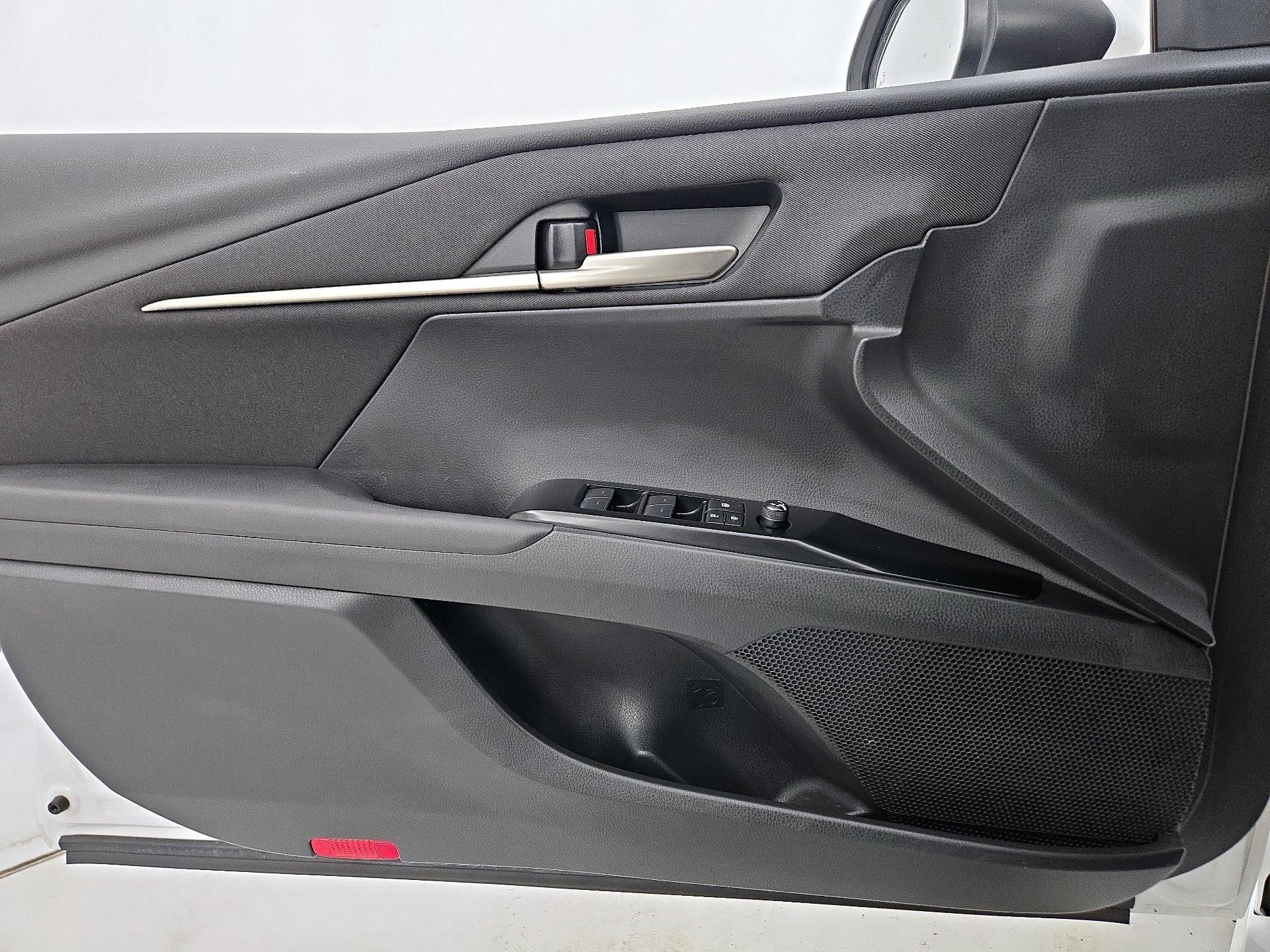 Thumbnail: 2025 Toyota Camry - 12