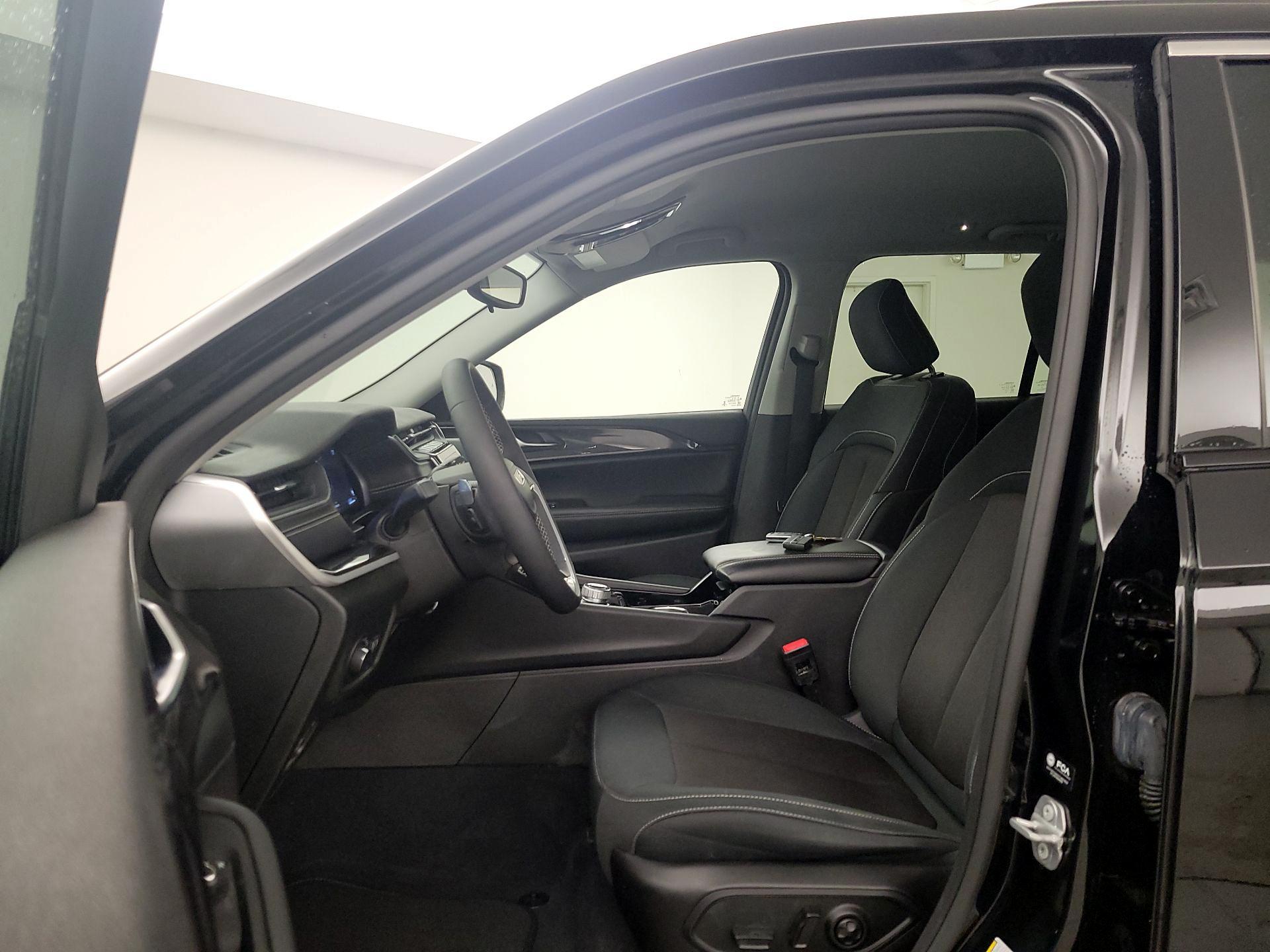 Thumbnail: 2023 Jeep Grand Cherokee - 11