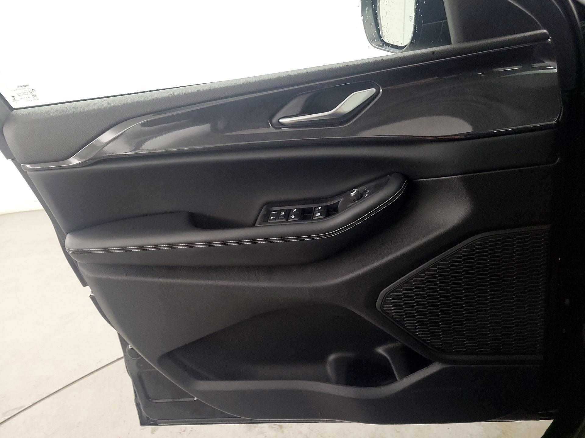 Thumbnail: 2023 Jeep Grand Cherokee - 12