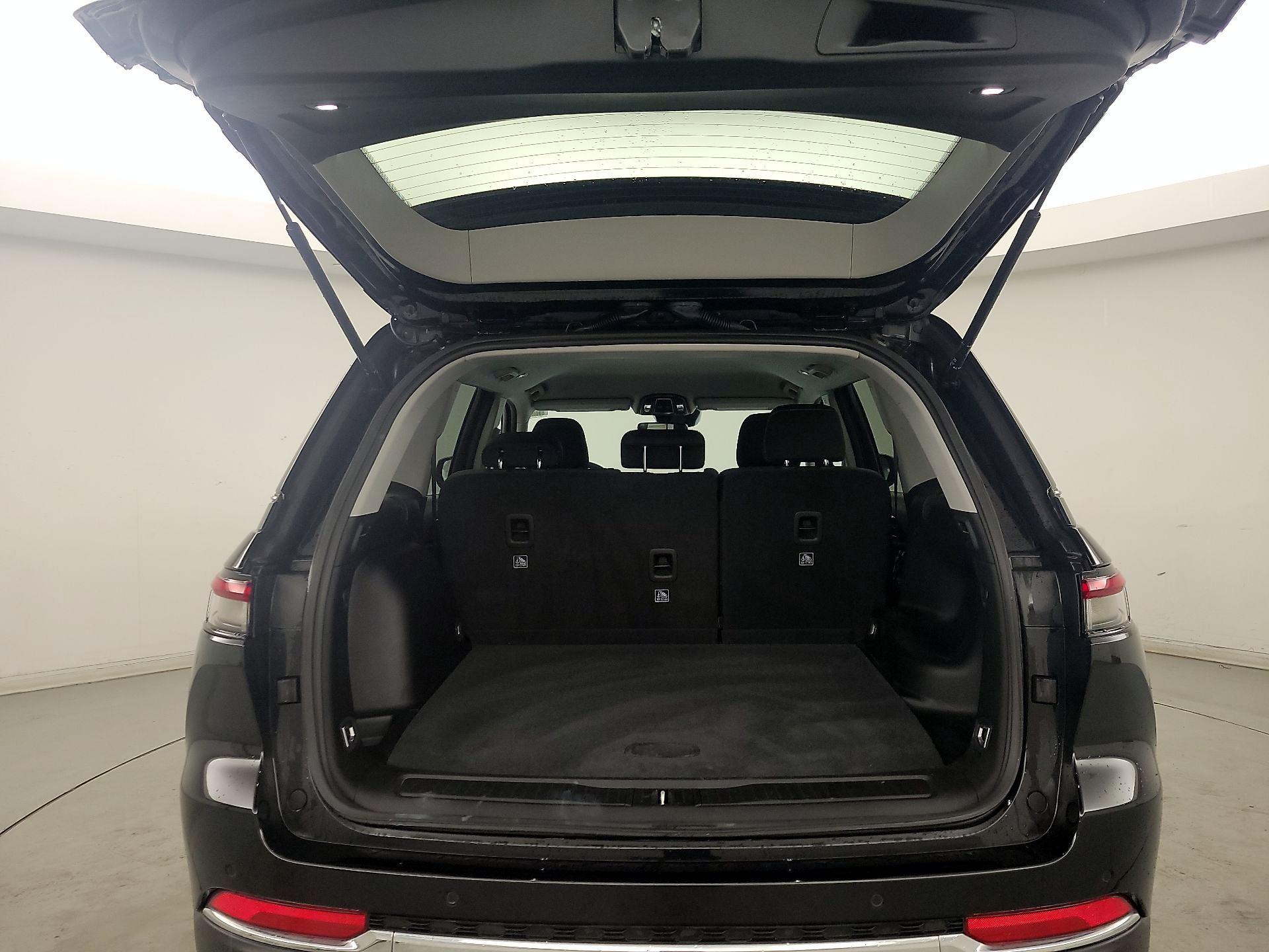 Thumbnail: 2023 Jeep Grand Cherokee - 20