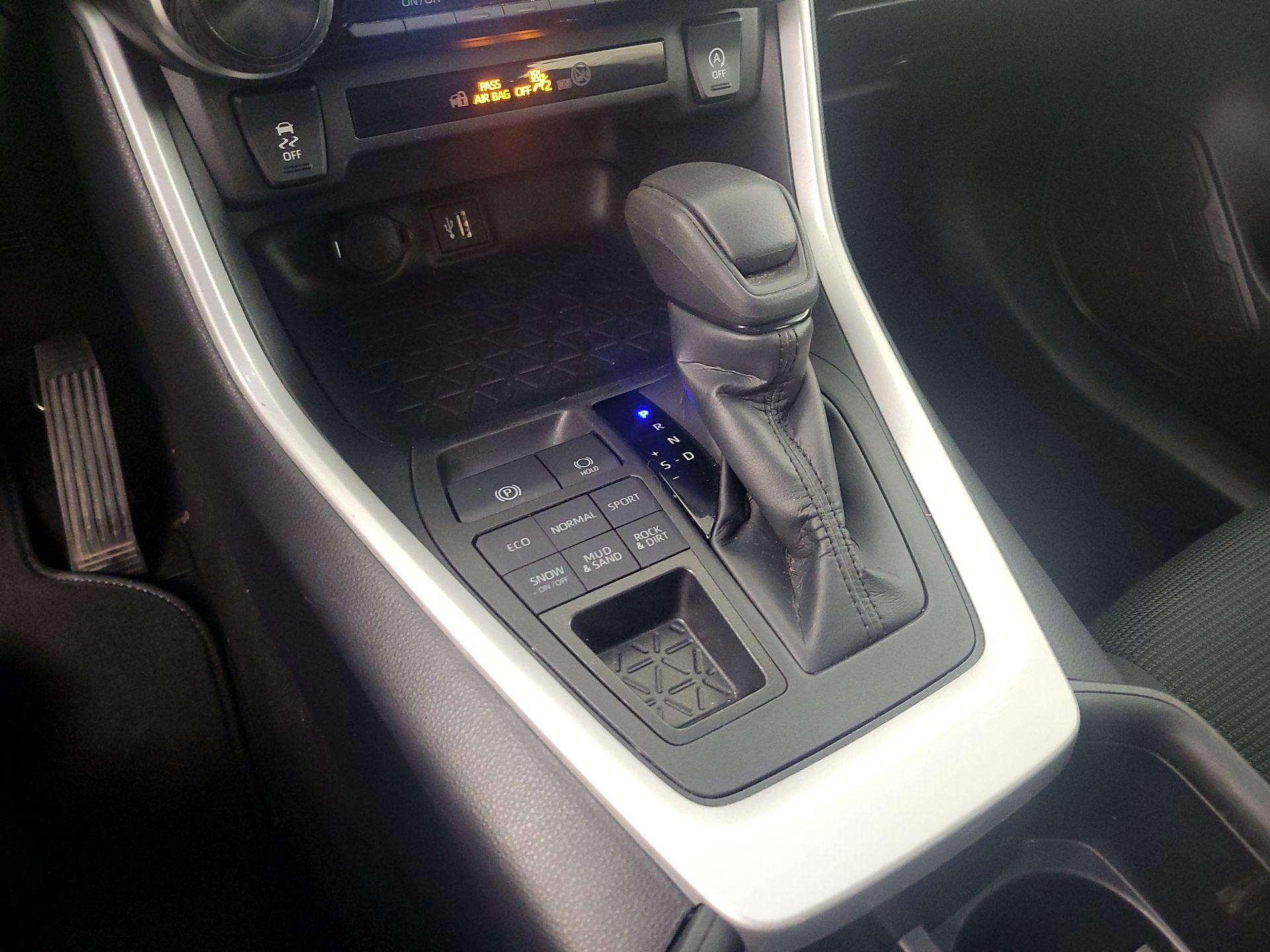 Thumbnail: 2024 Toyota RAV4 - 18