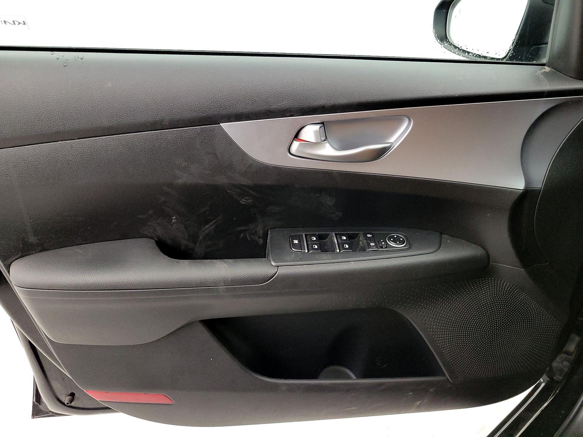 Thumbnail: 2023 Kia Forte - 12