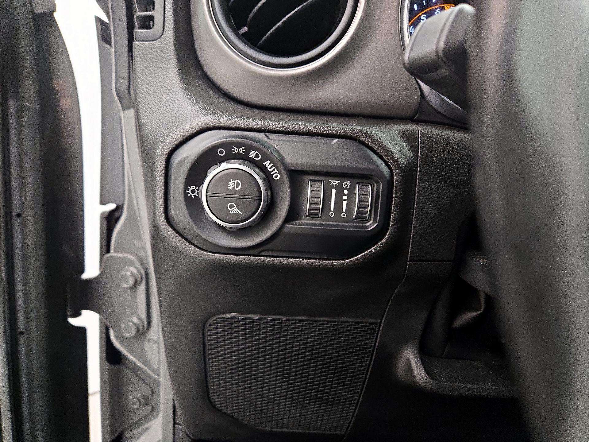 Thumbnail: 2022 Jeep Gladiator - 13