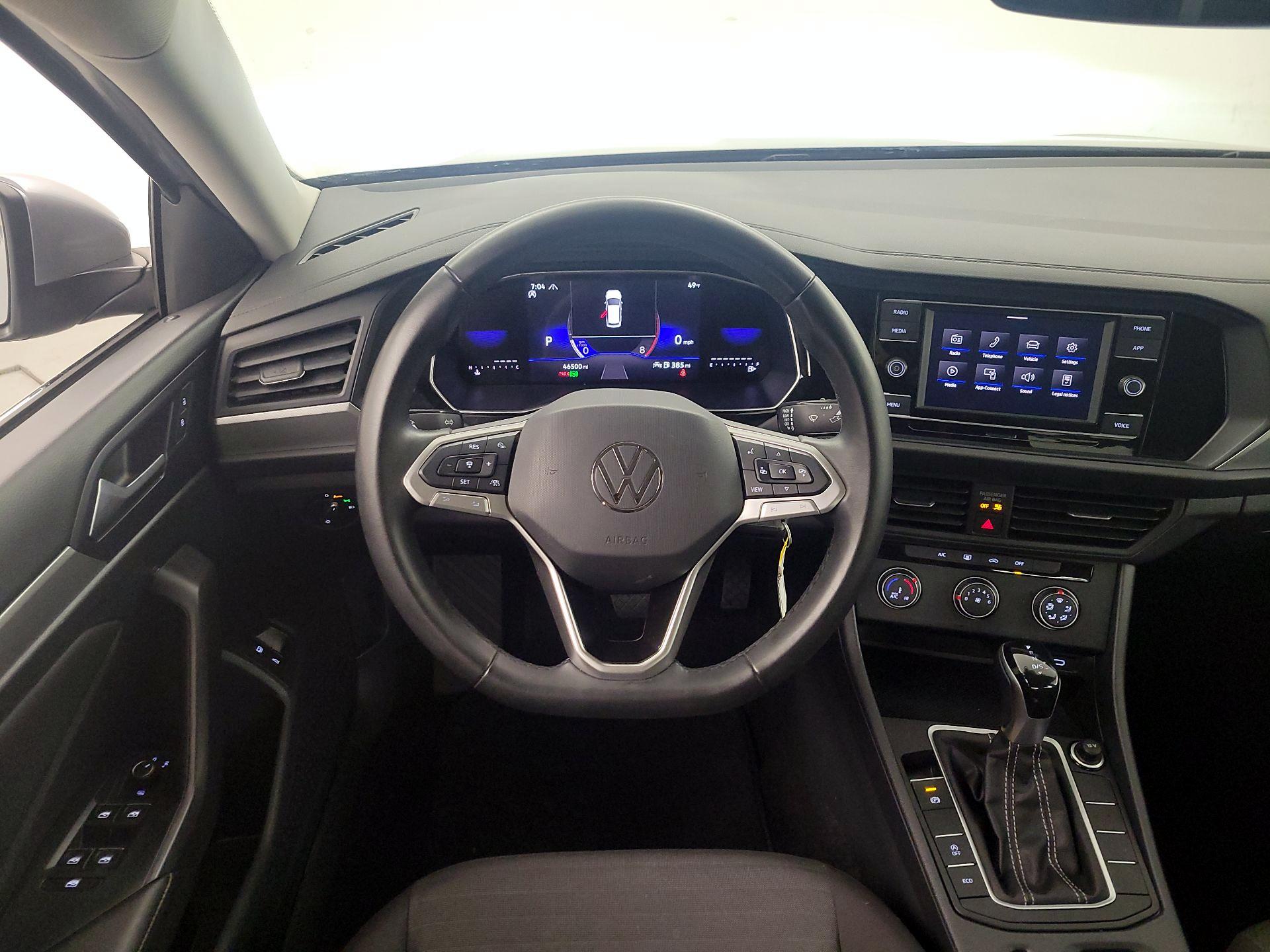 Thumbnail: 2024 Volkswagen Jetta - 10