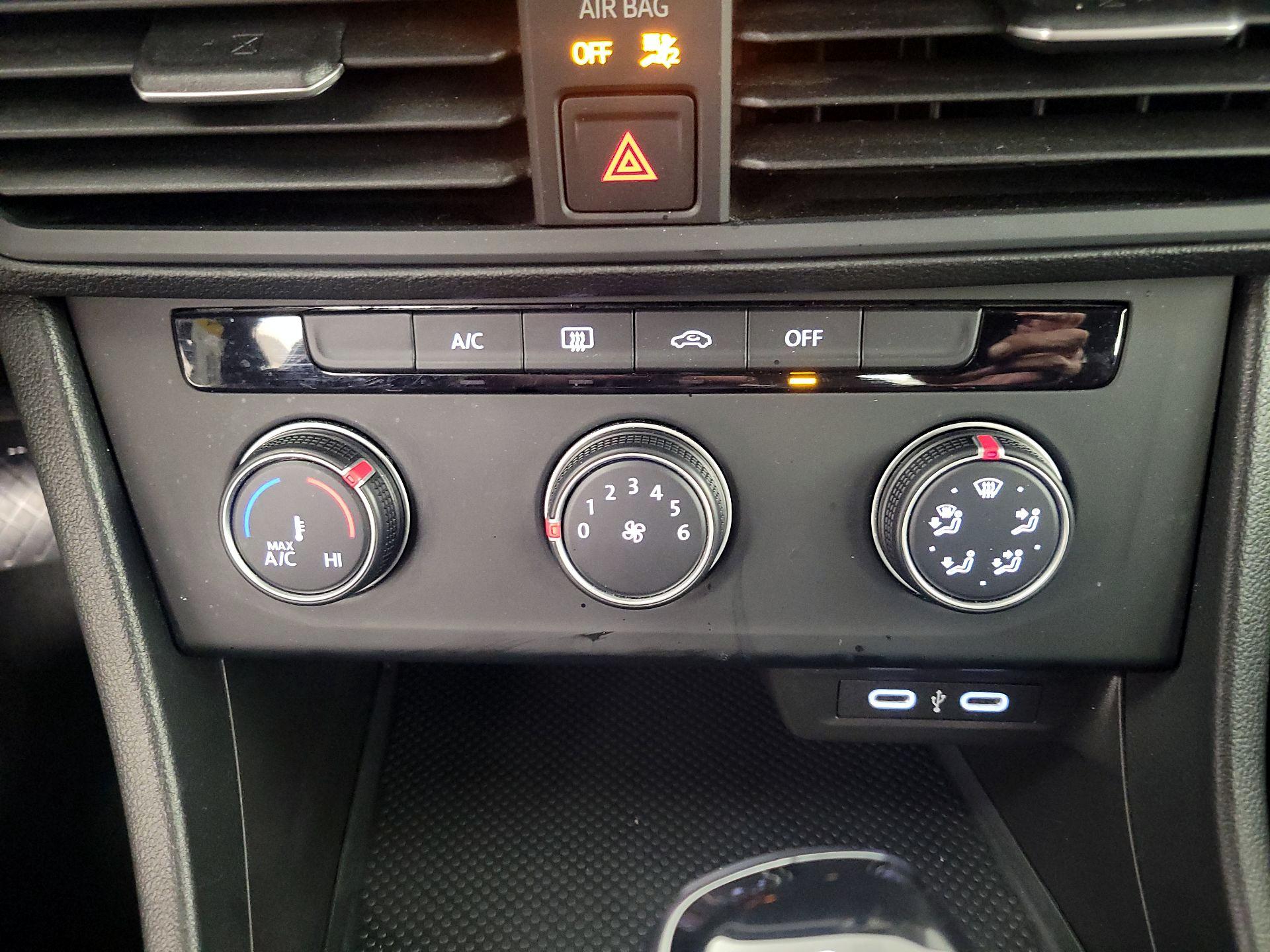 Thumbnail: 2024 Volkswagen Jetta - 16