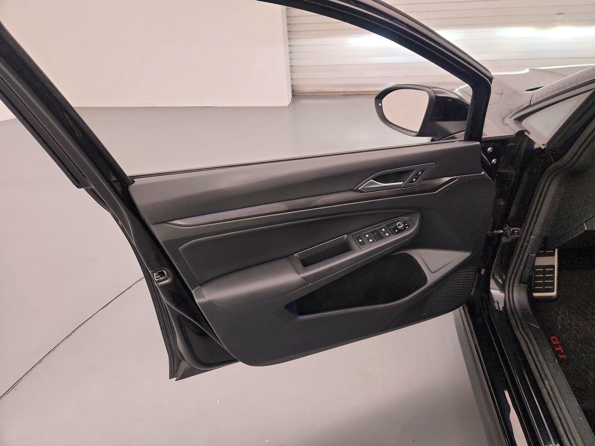 Thumbnail: 2023 Volkswagen Golf - 12