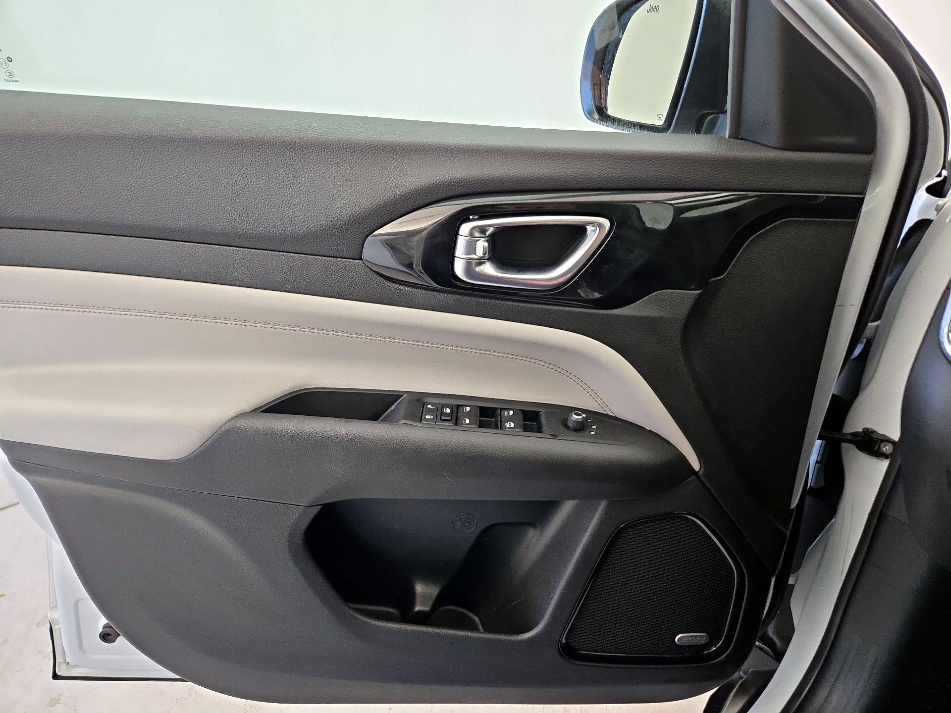 Thumbnail: 2022 Jeep Compass - 12