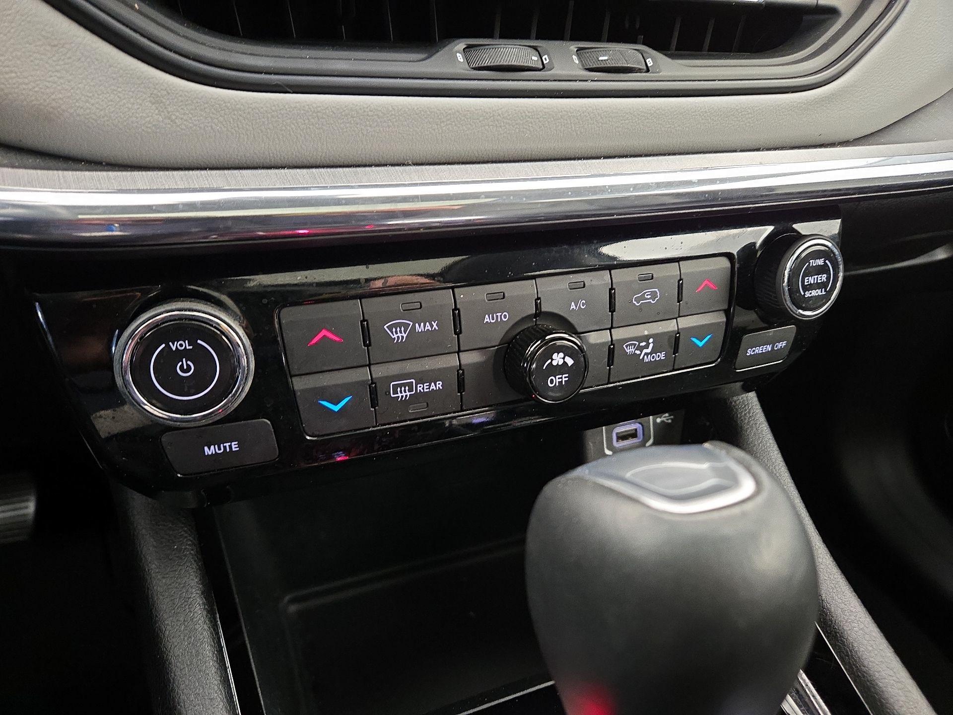 Thumbnail: 2022 Jeep Compass - 16