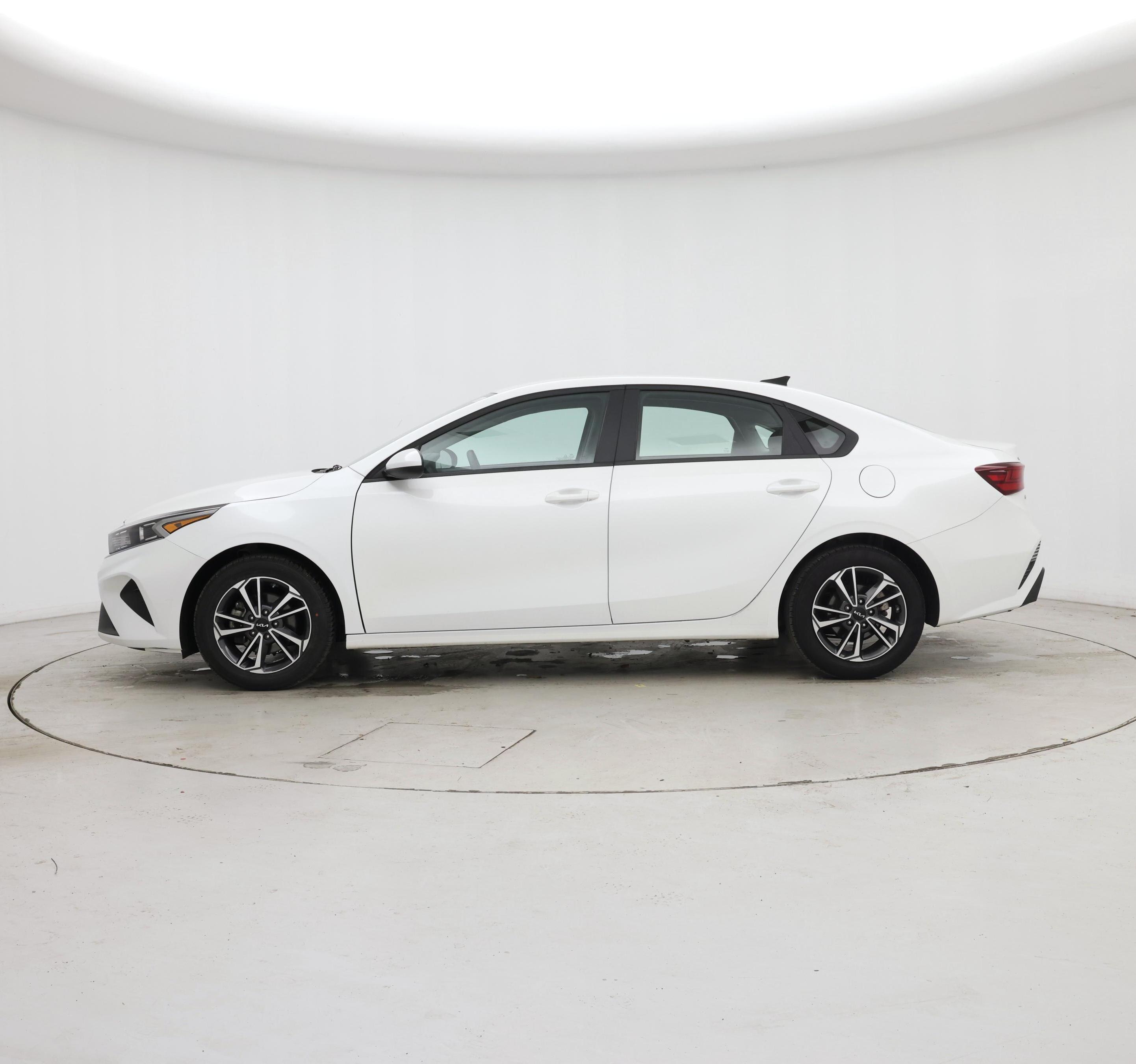 Thumbnail: 2024 Kia Forte - 3