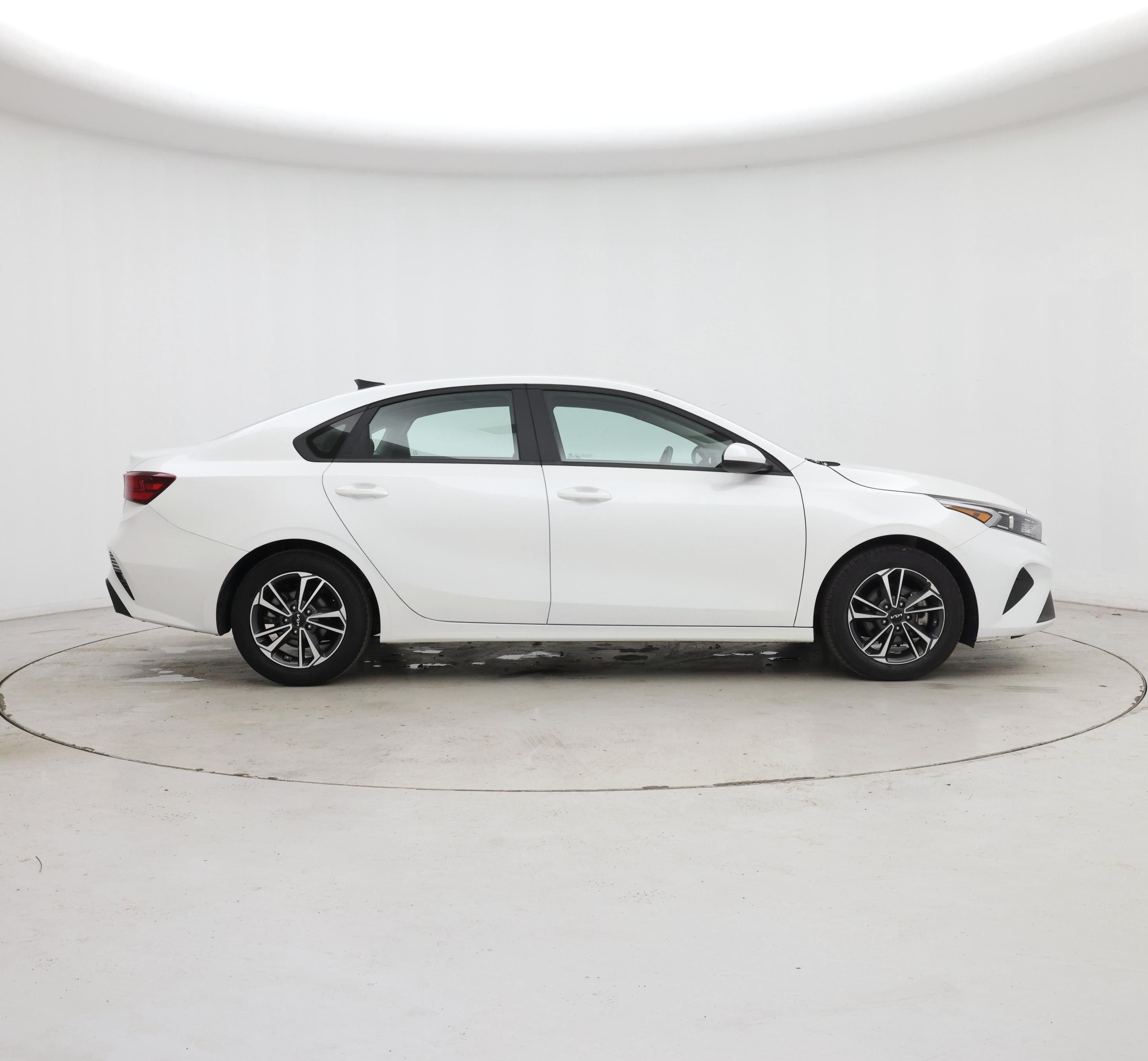 Thumbnail: 2024 Kia Forte - 7