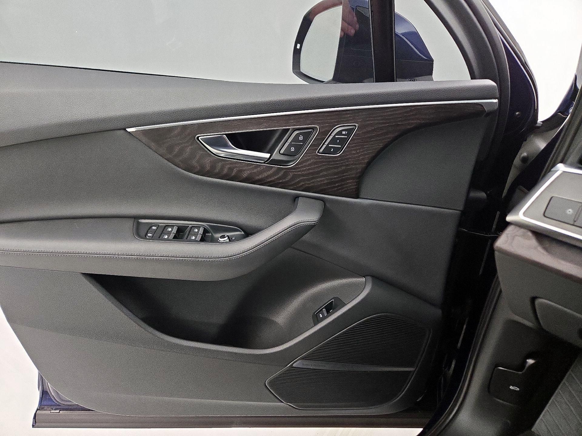 Thumbnail: 2023 Audi Q7 - 12