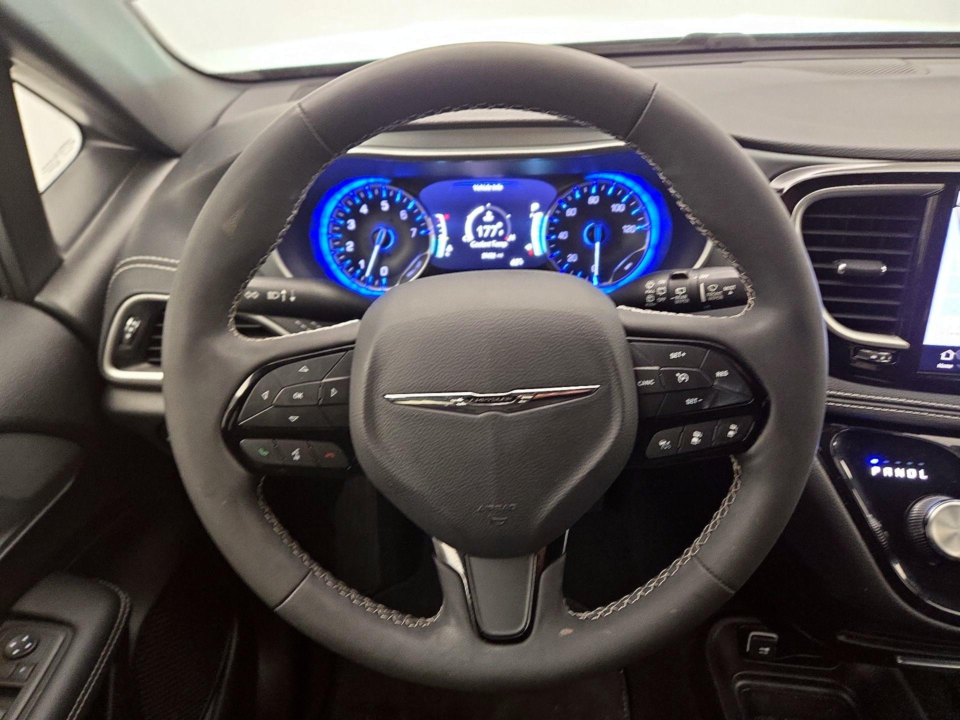 Thumbnail: 2023 Chrysler Pacifica - 10