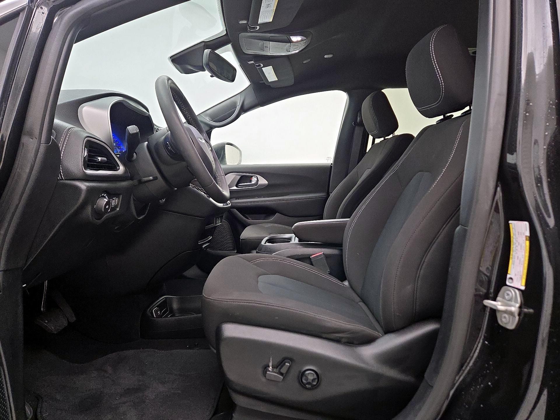 Thumbnail: 2023 Chrysler Pacifica - 11