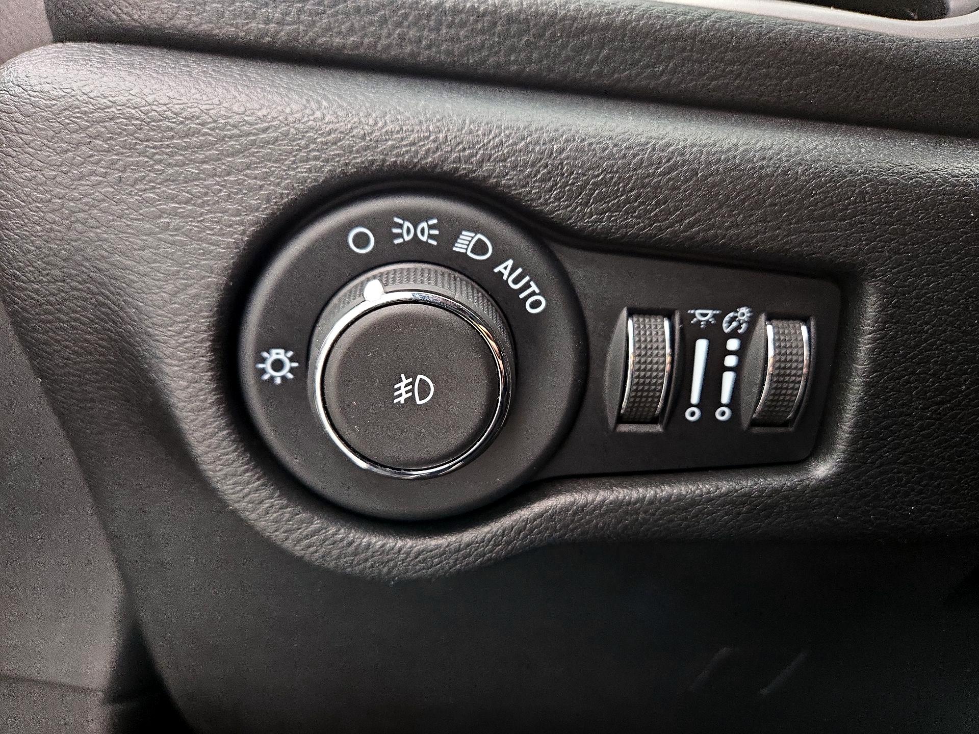 Thumbnail: 2023 Chrysler Pacifica - 13