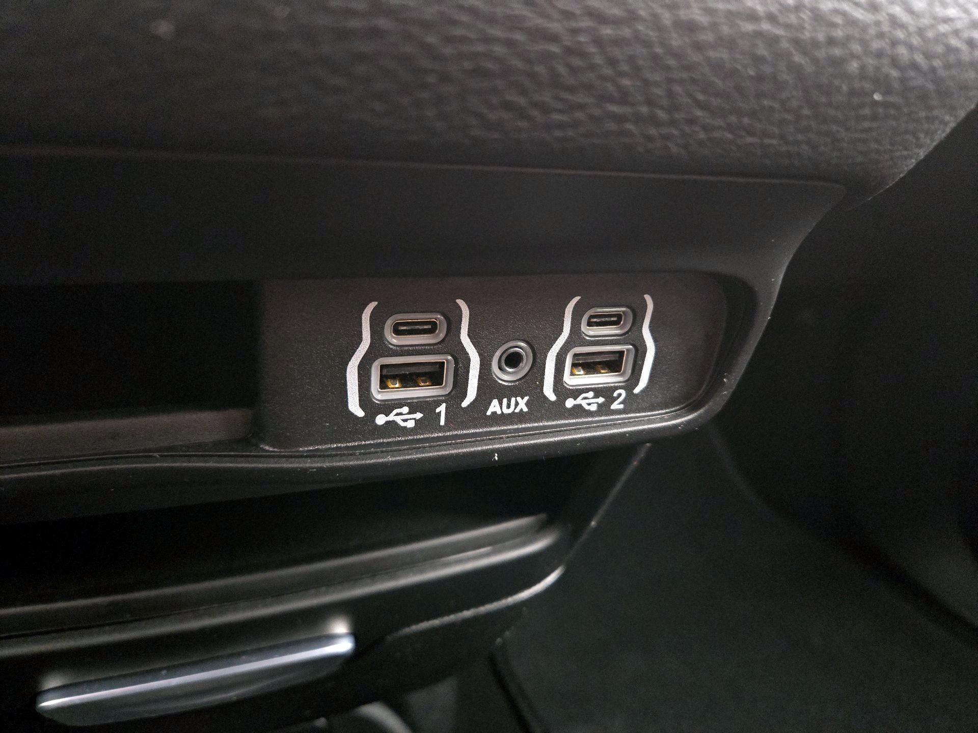 Thumbnail: 2023 Chrysler Pacifica - 18