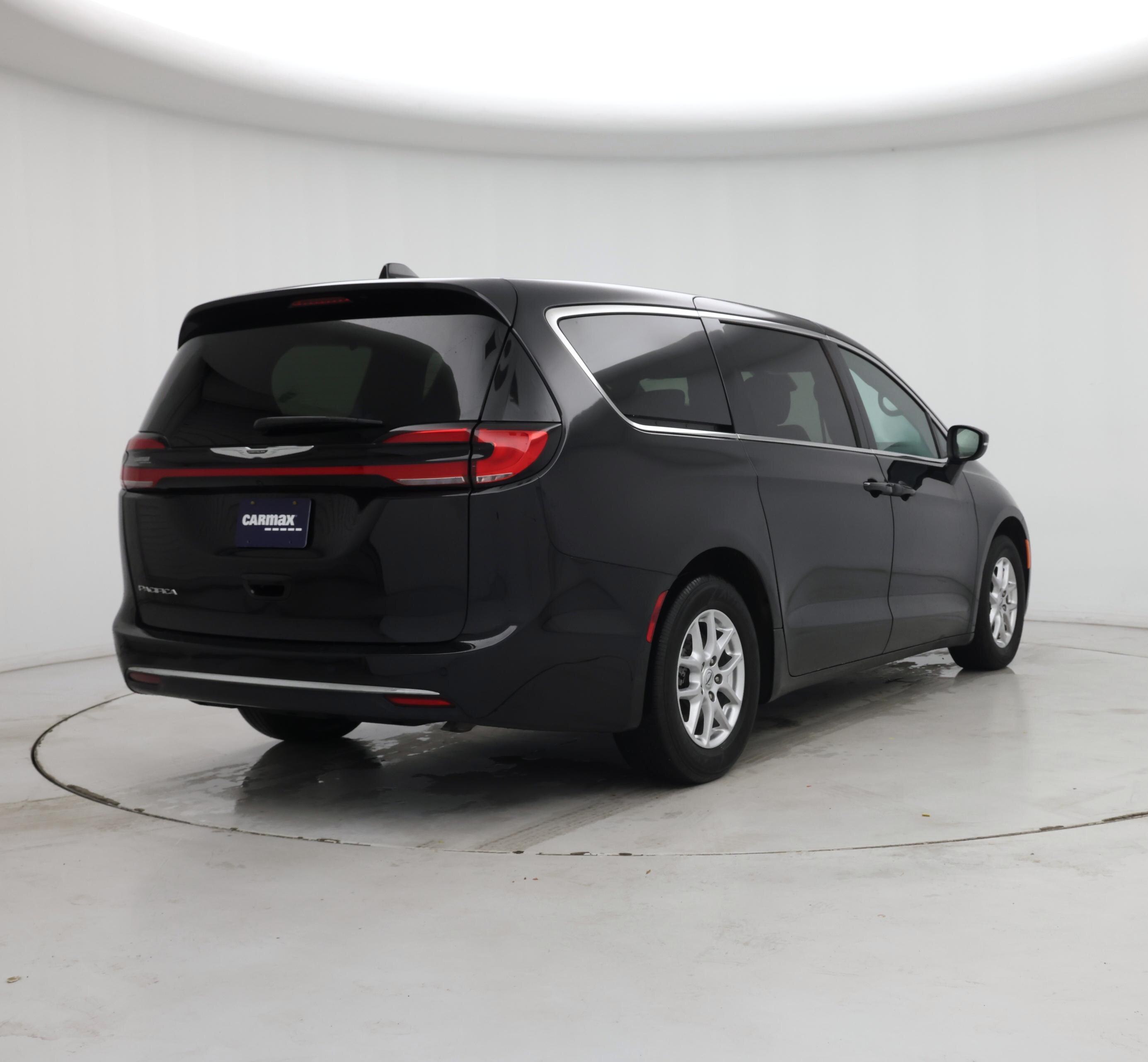 Thumbnail: 2023 Chrysler Pacifica - 8