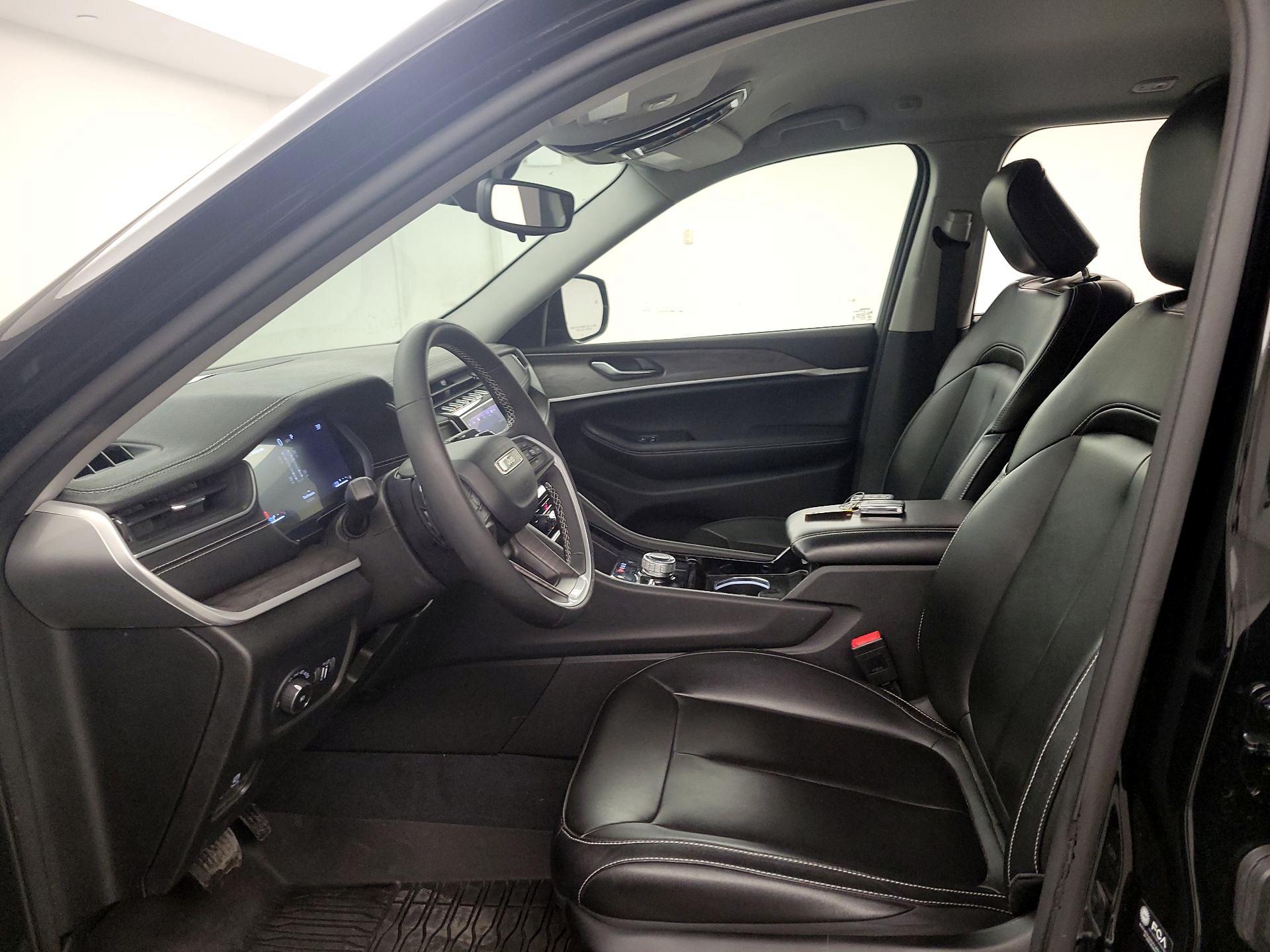 Thumbnail: 2023 Jeep Grand Cherokee - 11