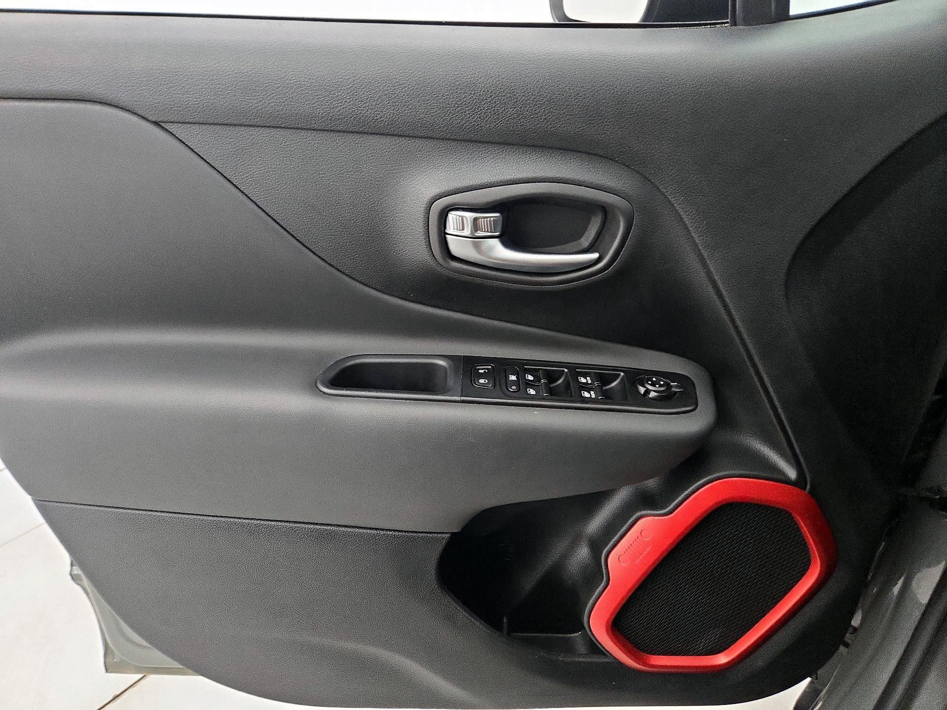 Thumbnail: 2022 Jeep Renegade - 12