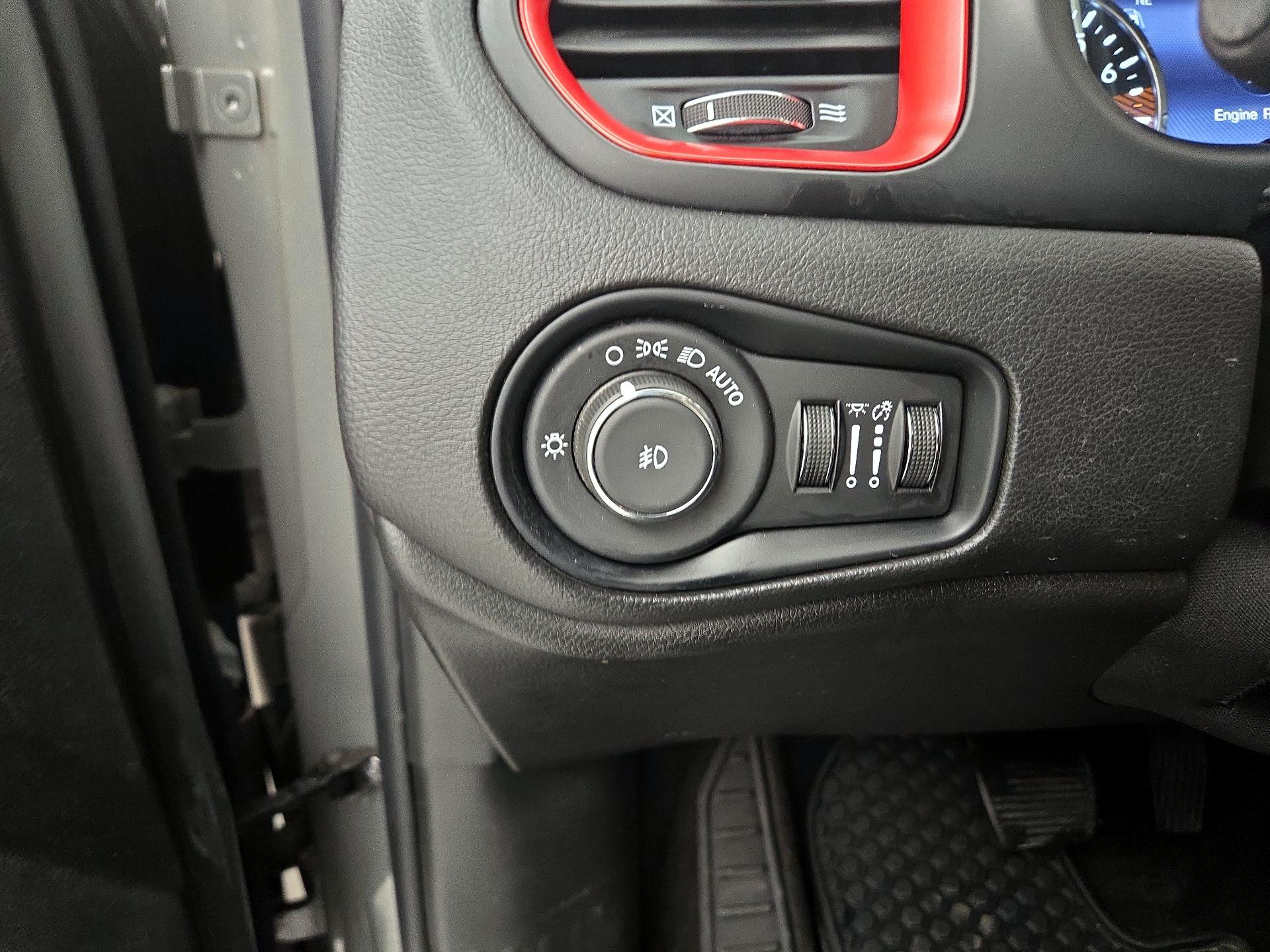 Thumbnail: 2022 Jeep Renegade - 13