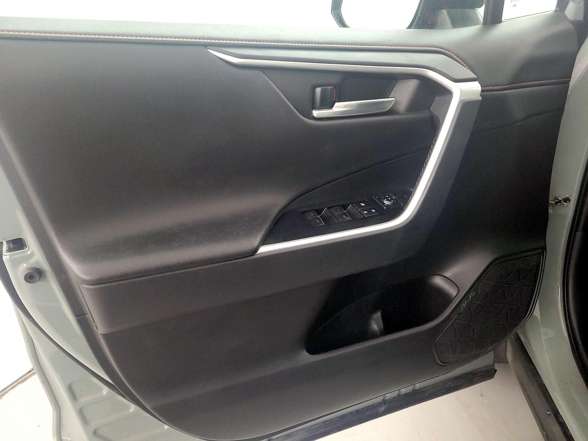 Thumbnail: 2022 Toyota RAV4 - 12