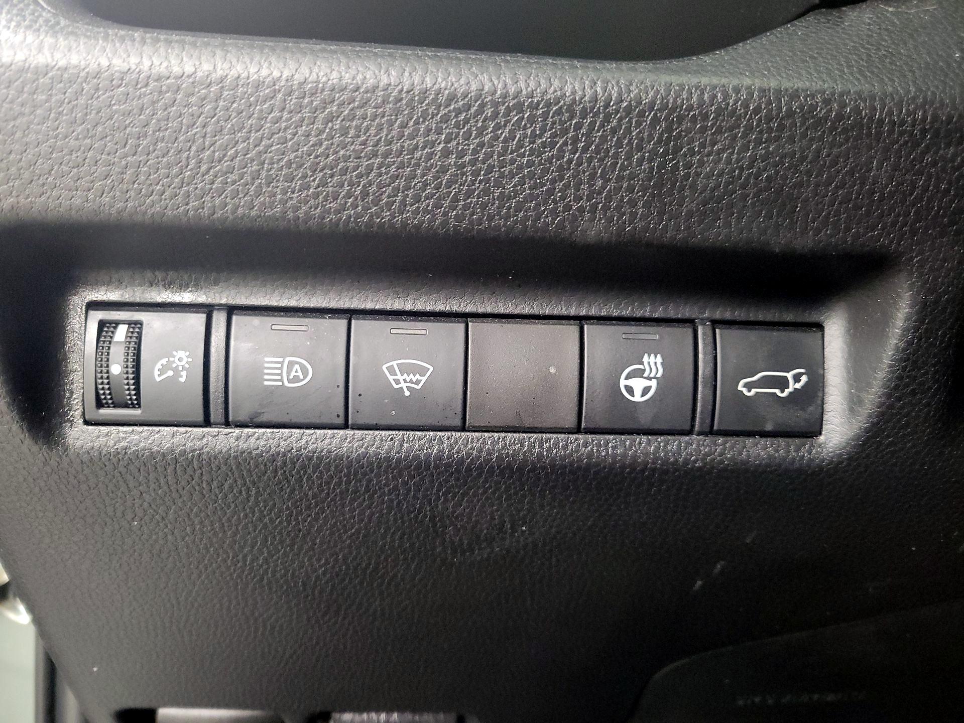 Thumbnail: 2022 Toyota RAV4 - 13