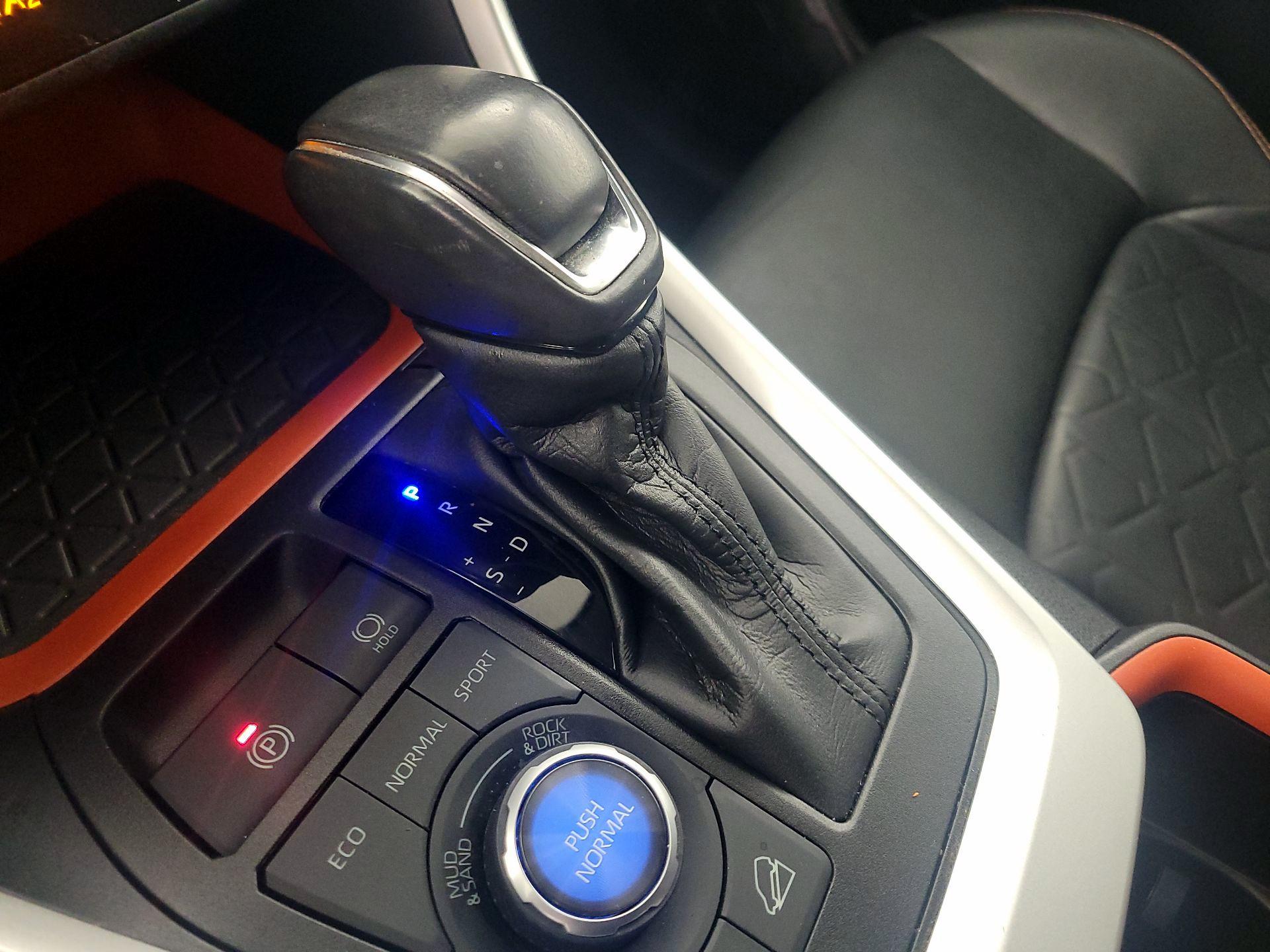 Thumbnail: 2022 Toyota RAV4 - 17