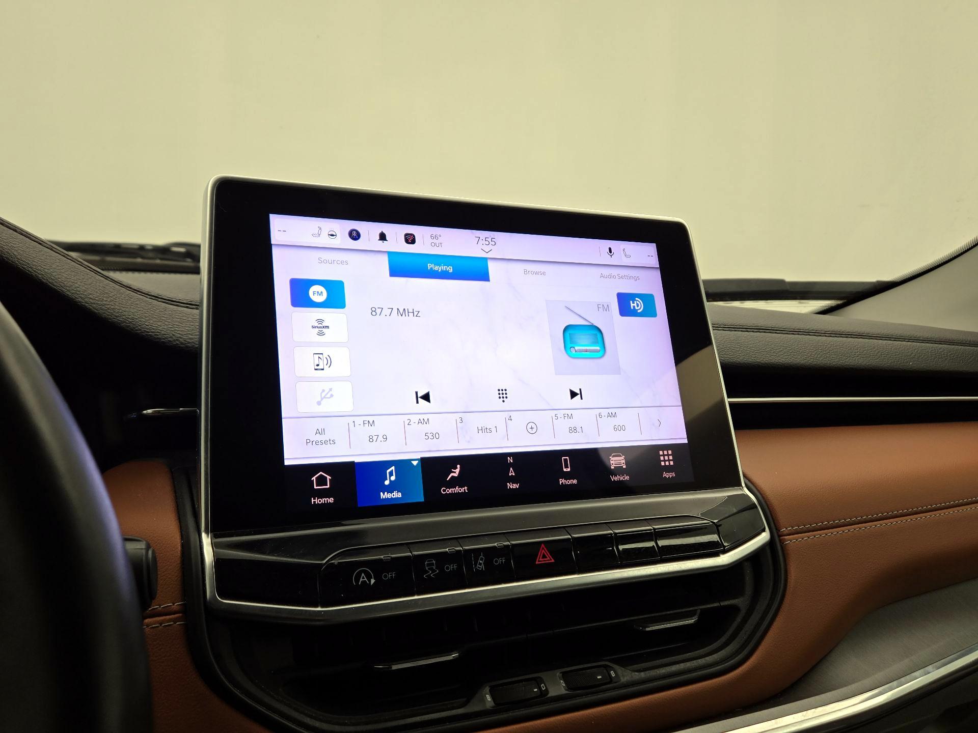 Thumbnail: 2022 Jeep Compass - 15