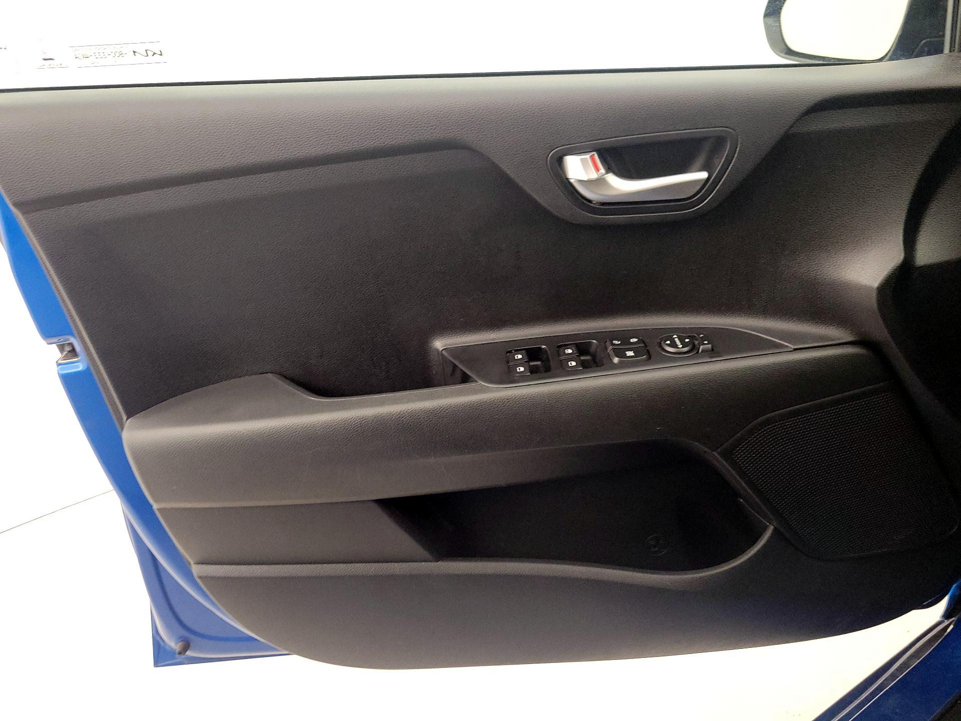 Thumbnail: 2023 Kia Rio - 12