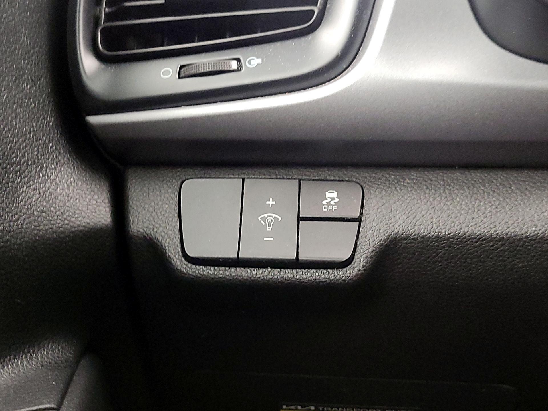 Thumbnail: 2023 Kia Rio - 13