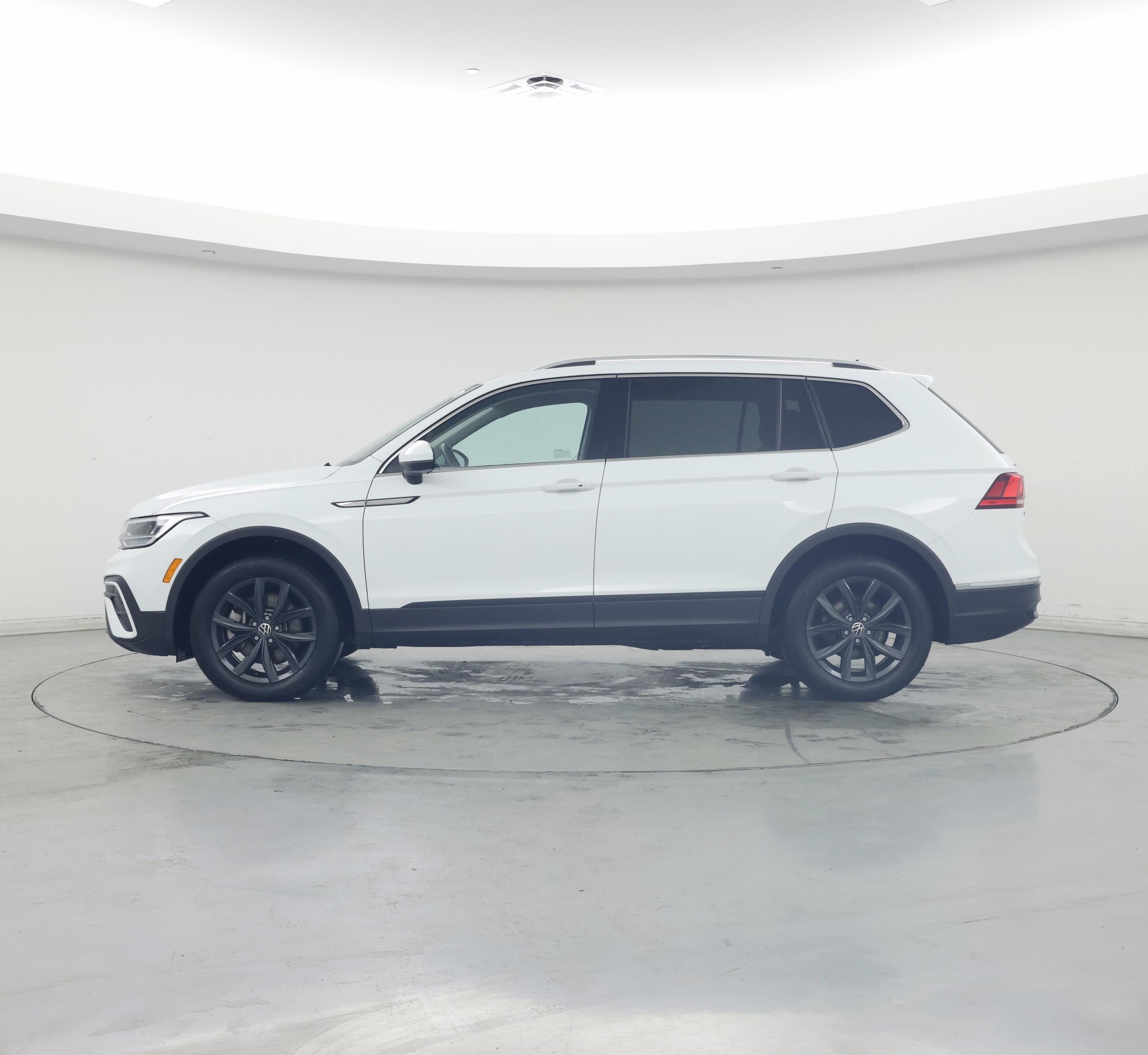 Thumbnail: 2024 Volkswagen Tiguan - 3