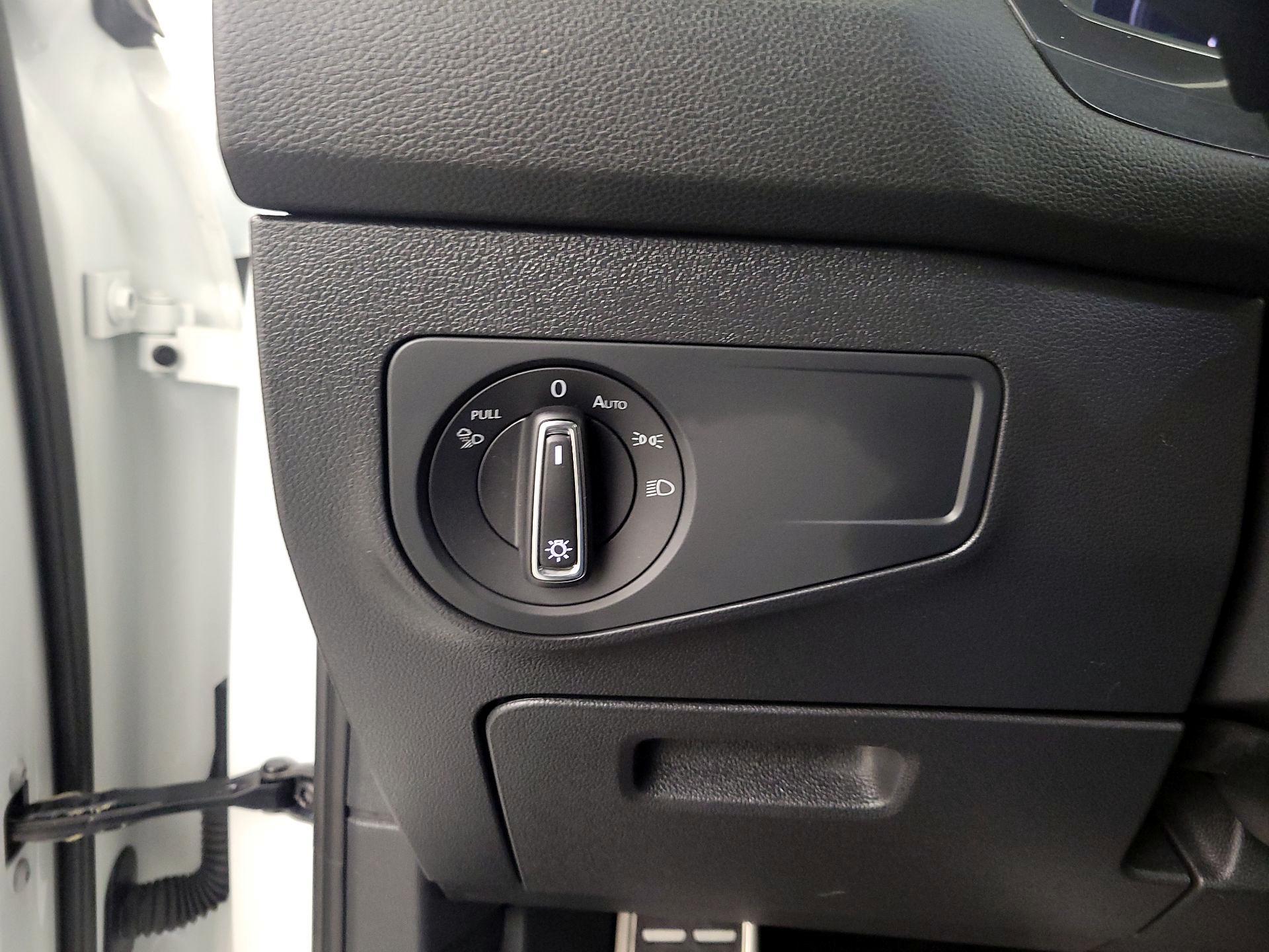 Thumbnail: 2022 Volkswagen Tiguan - 13