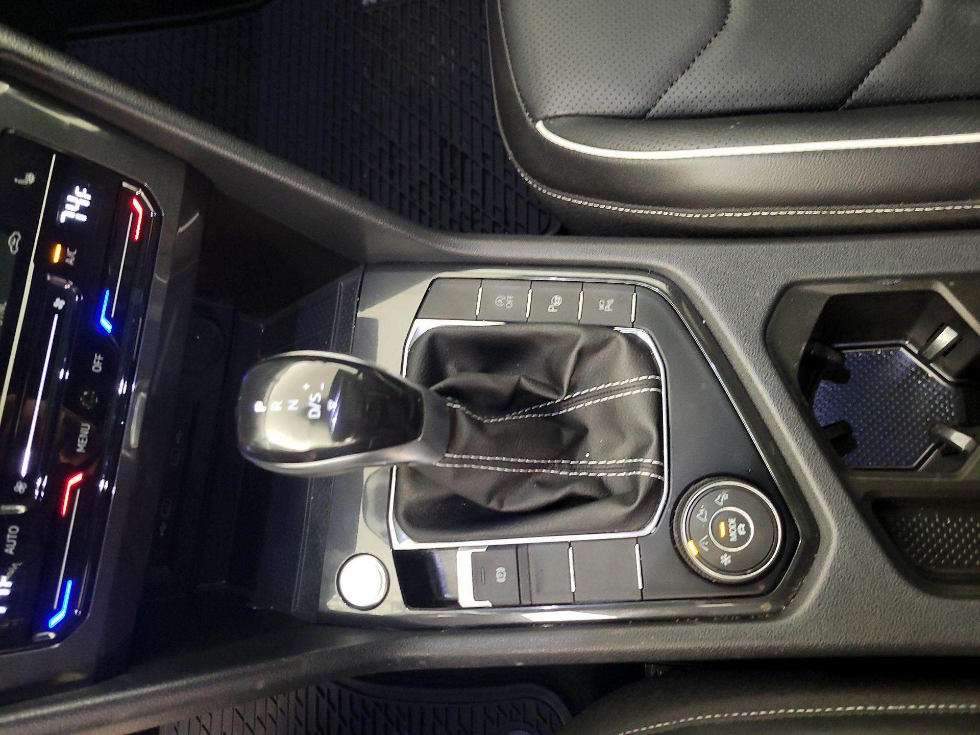 Thumbnail: 2022 Volkswagen Tiguan - 17