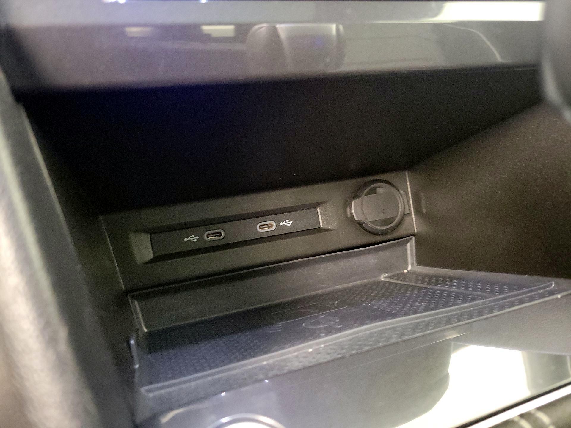 Thumbnail: 2022 Volkswagen Tiguan - 18