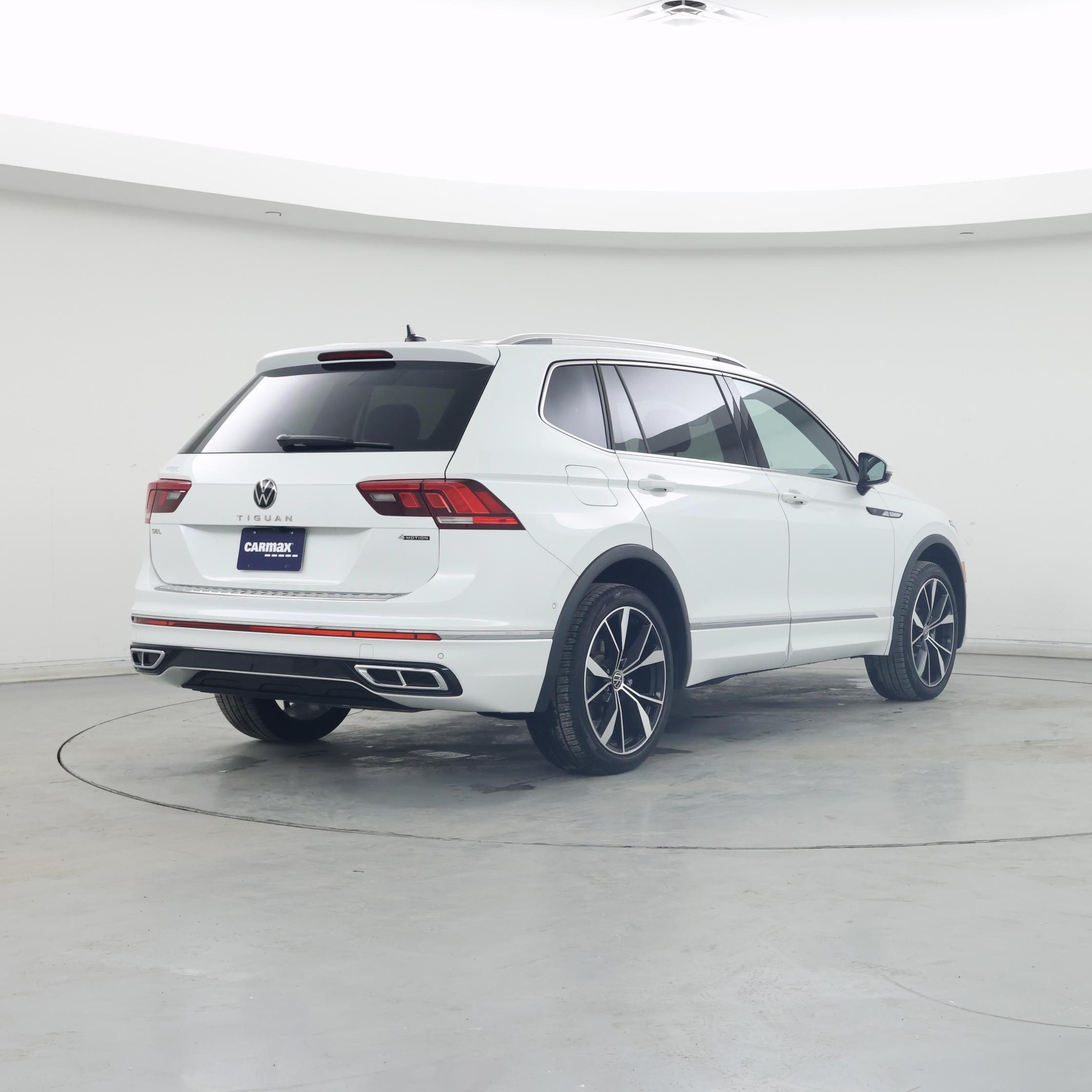 Thumbnail: 2022 Volkswagen Tiguan - 8