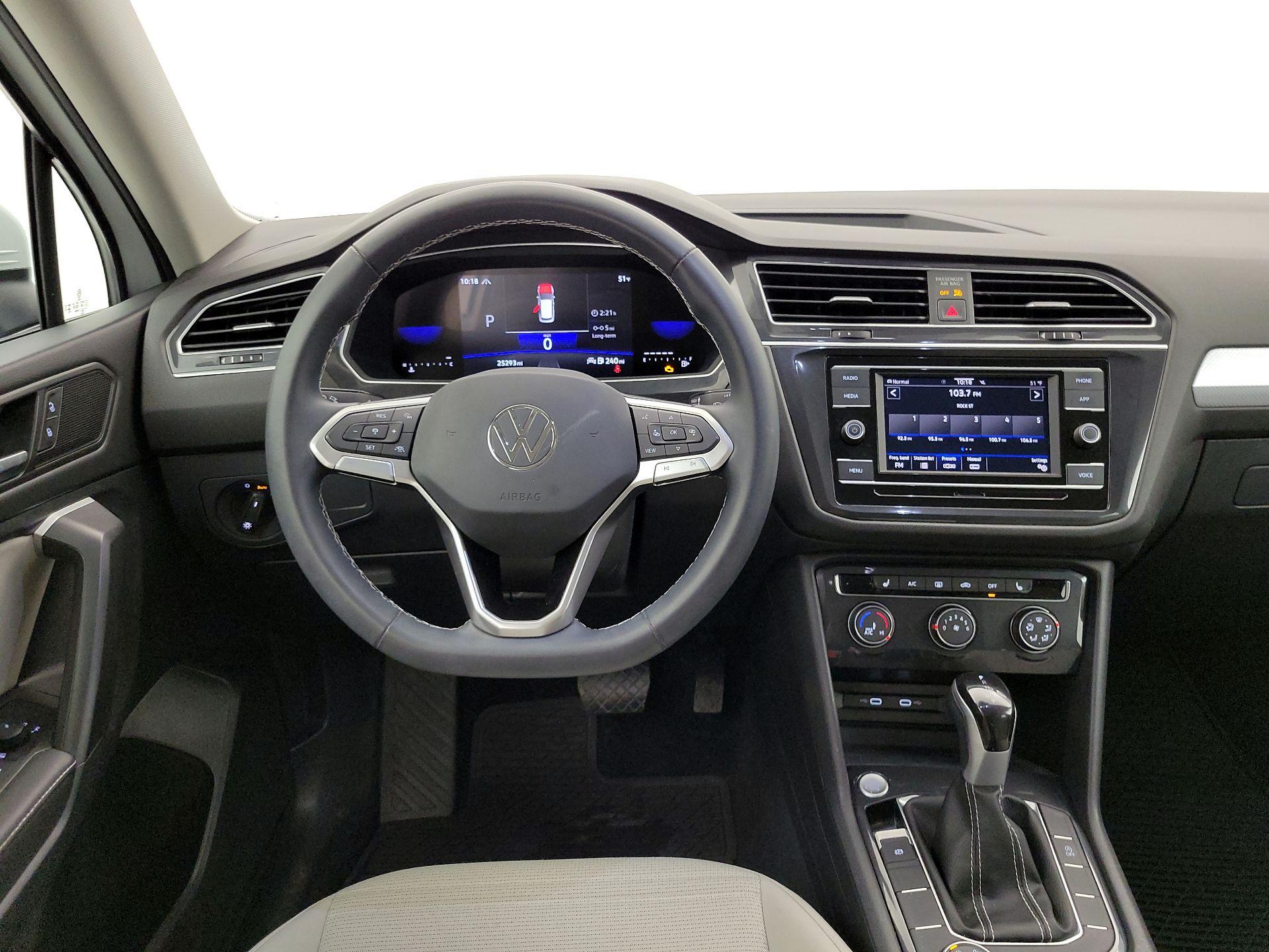 Thumbnail: 2023 Volkswagen Tiguan - 10