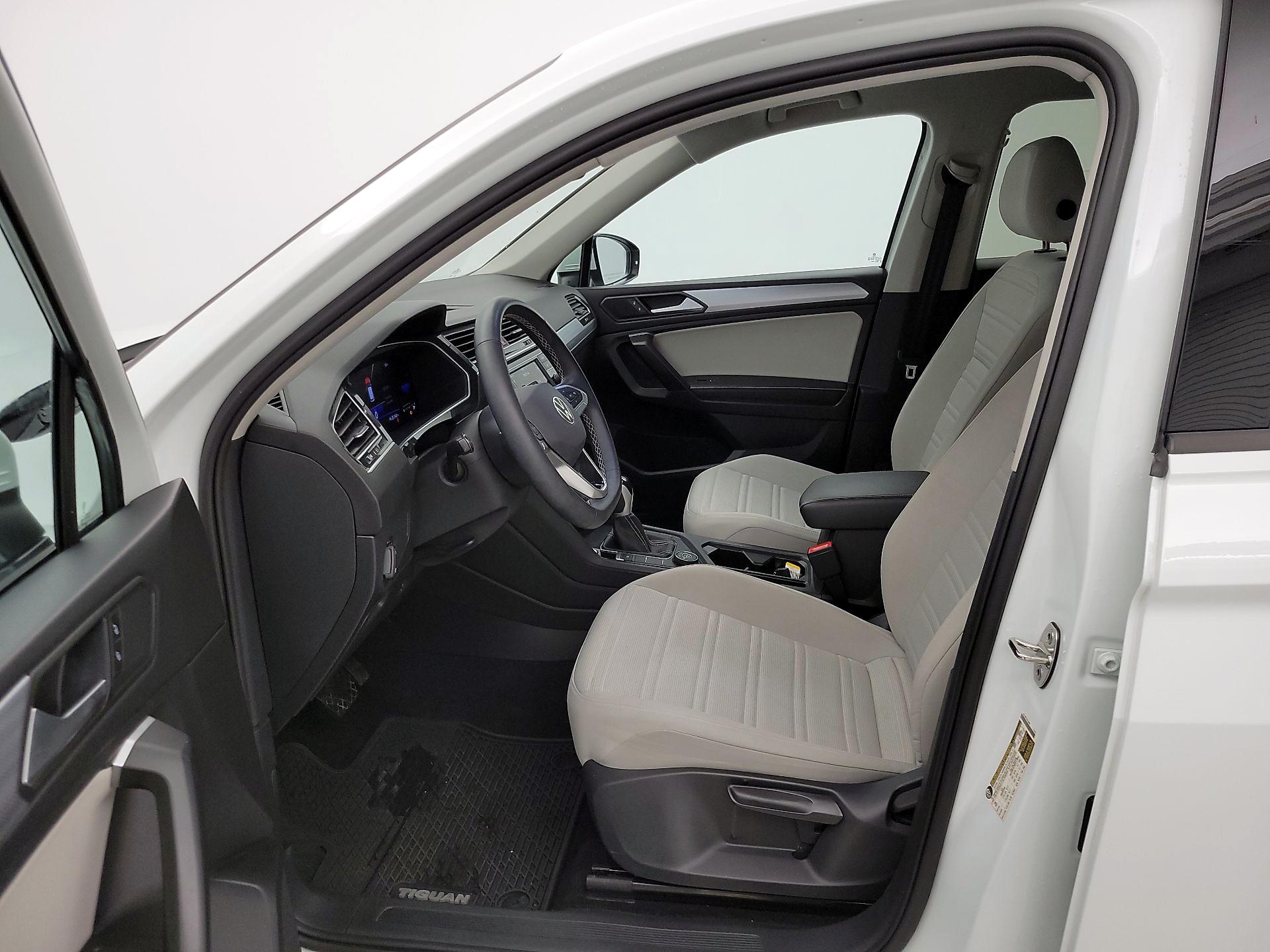 Thumbnail: 2023 Volkswagen Tiguan - 11