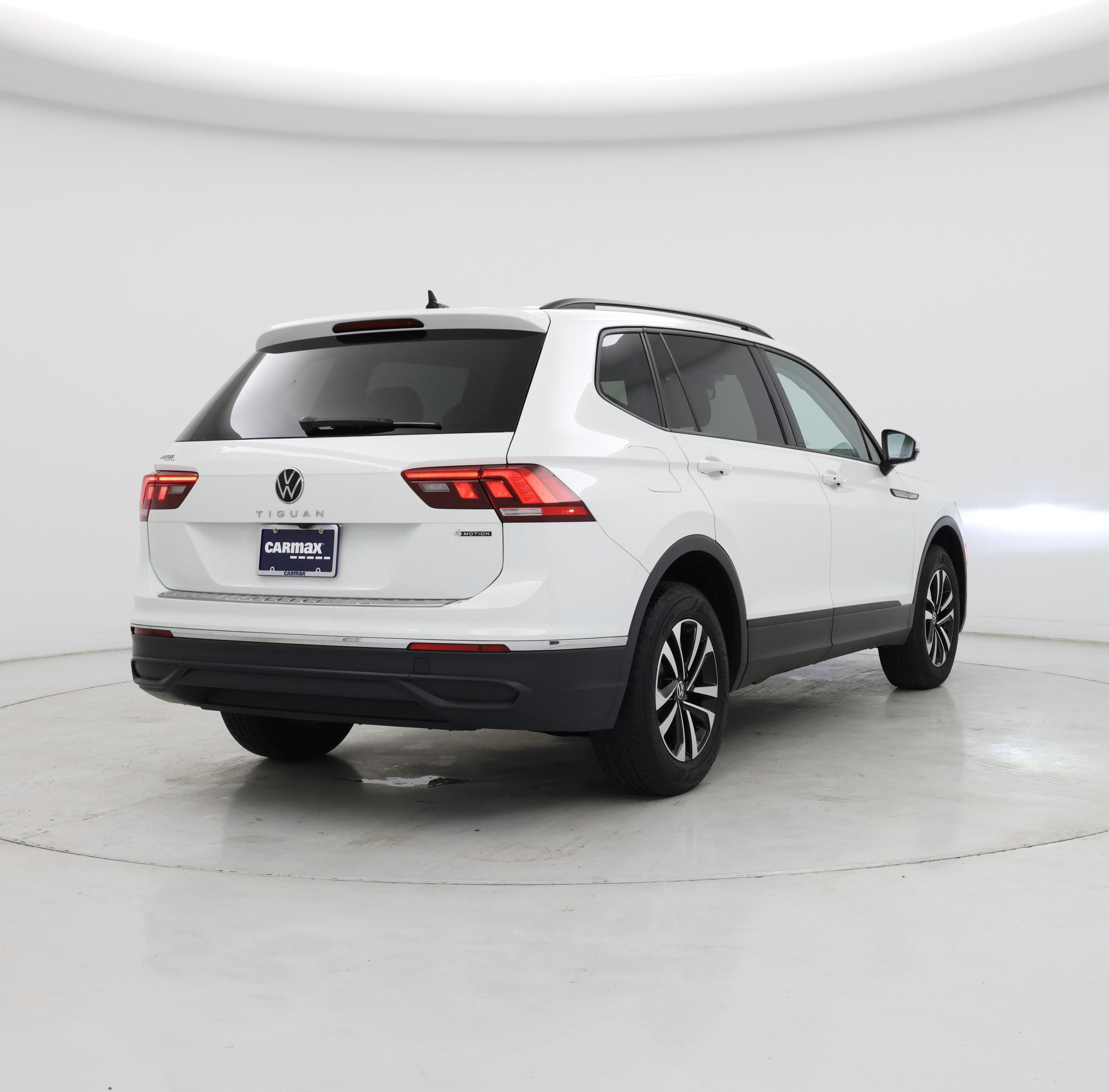 Thumbnail: 2023 Volkswagen Tiguan - 8