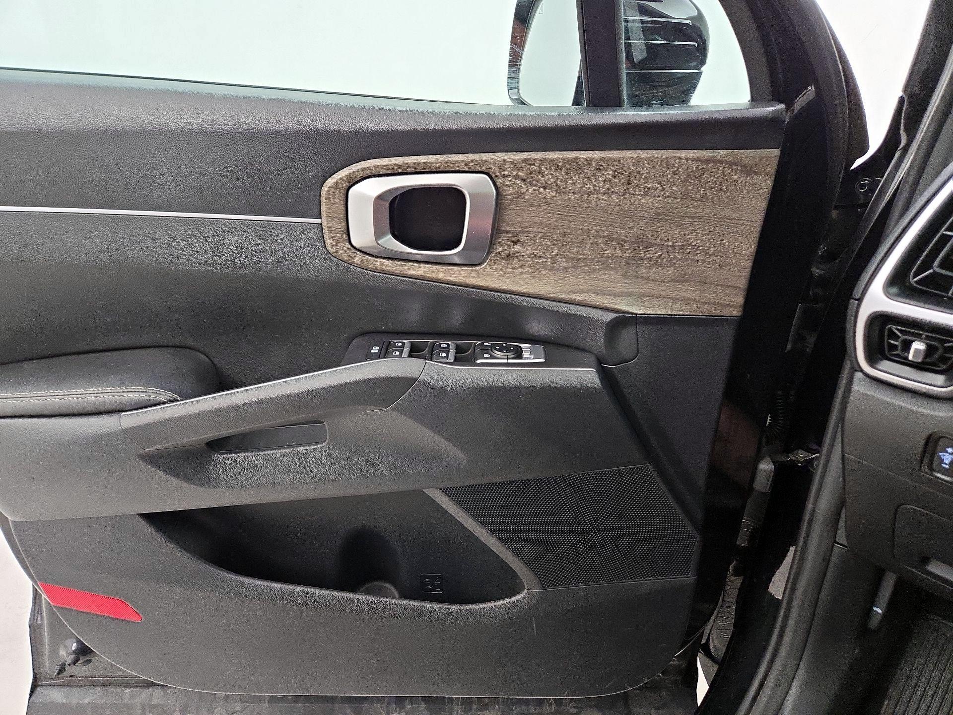 Thumbnail: 2023 Kia Sorento - 12