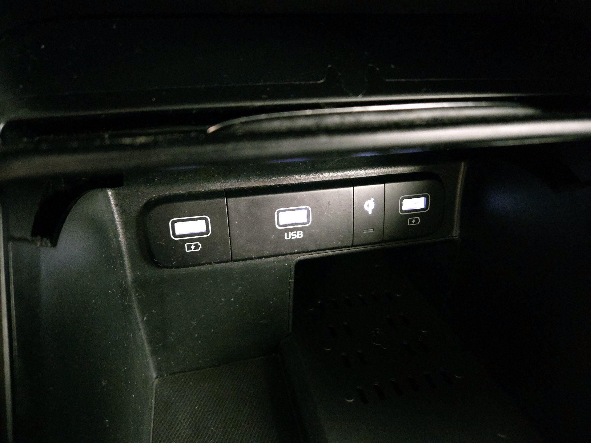 Thumbnail: 2023 Kia Sorento - 19