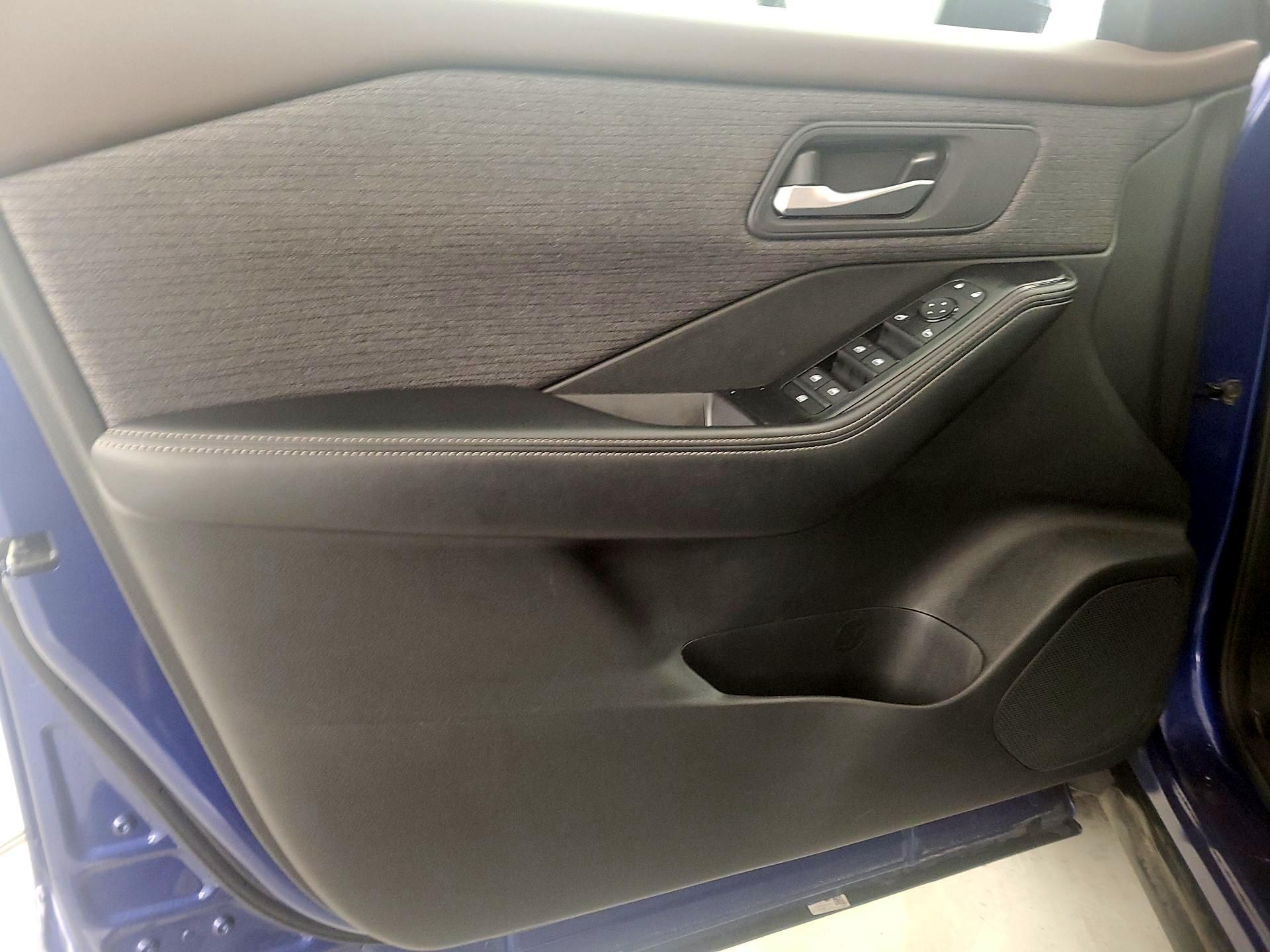 Thumbnail: 2023 Nissan Rogue - 12