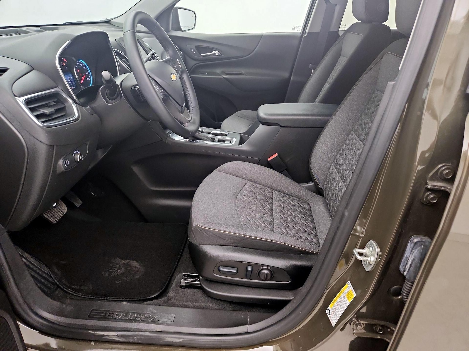 2024 Chevrolet Equinox LT - Photo 12